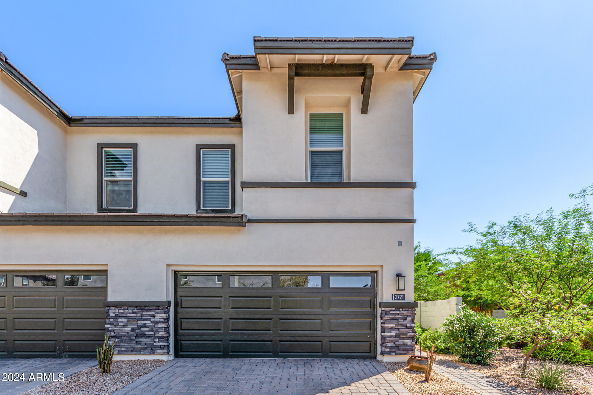 3721 E CATALINA Drive