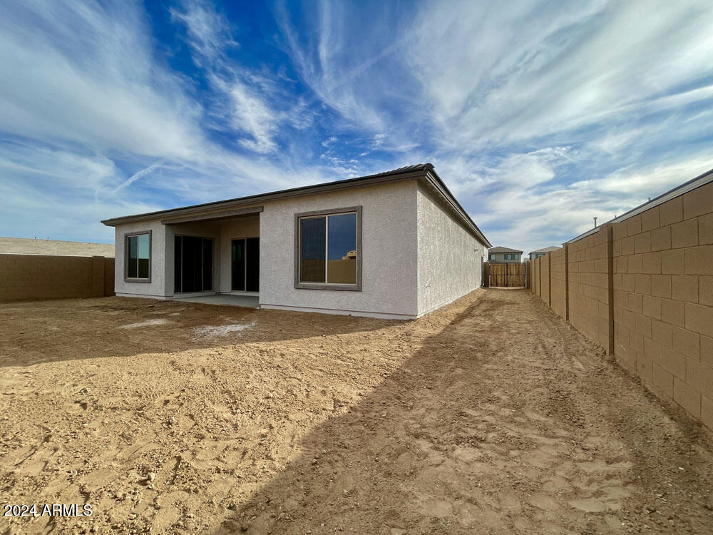22730 E ROUNDUP Way