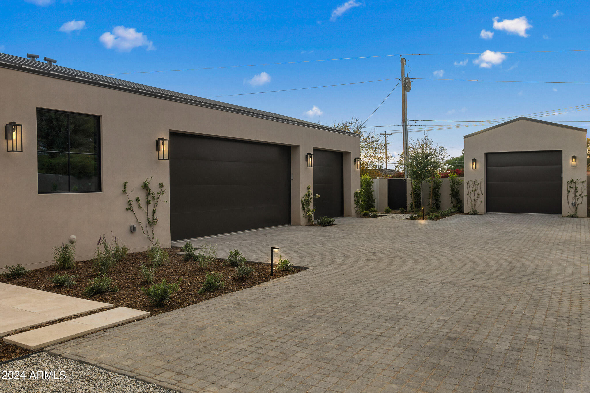 4723 E MARIPOSA Street