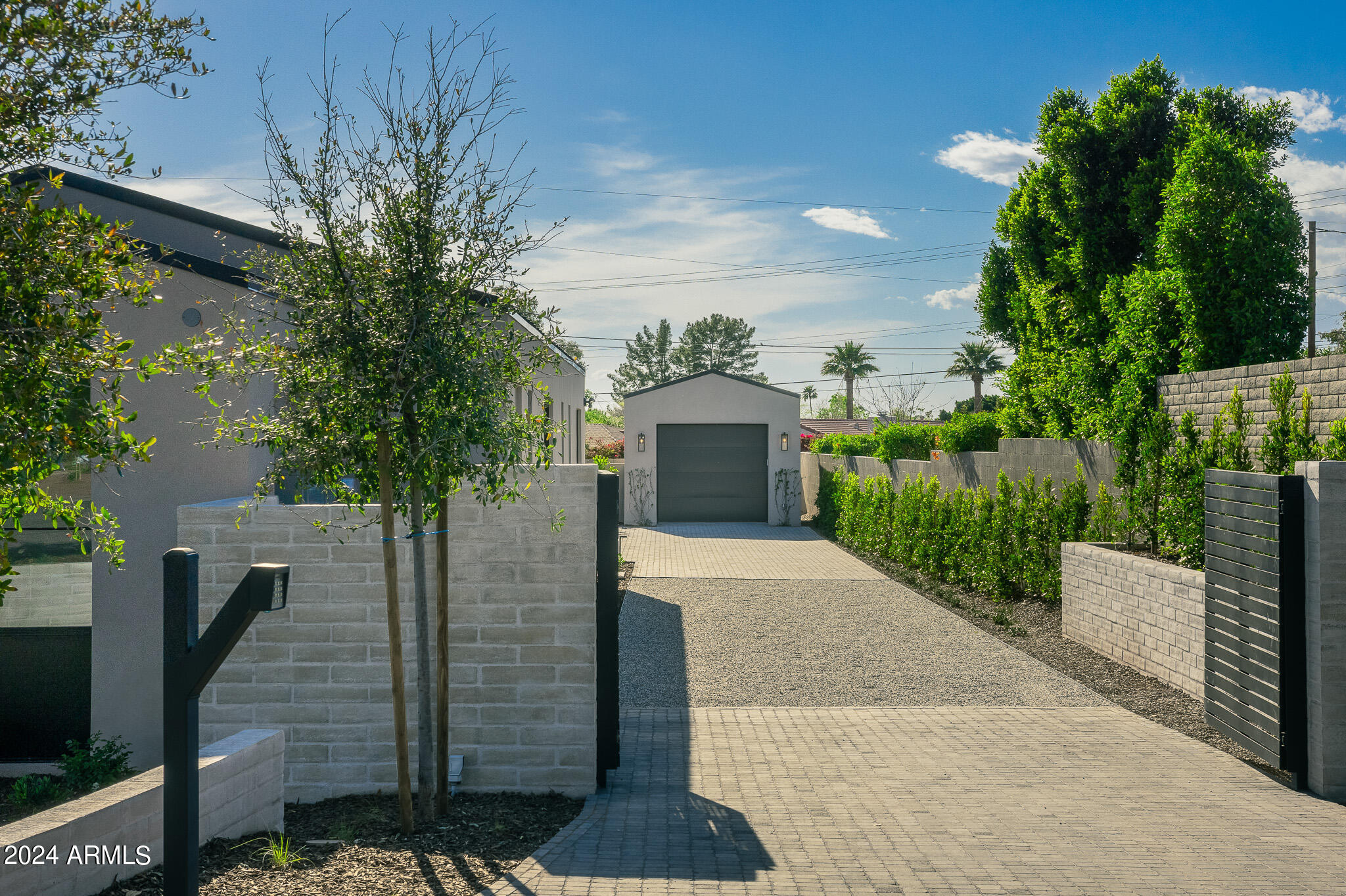 4723 E MARIPOSA Street