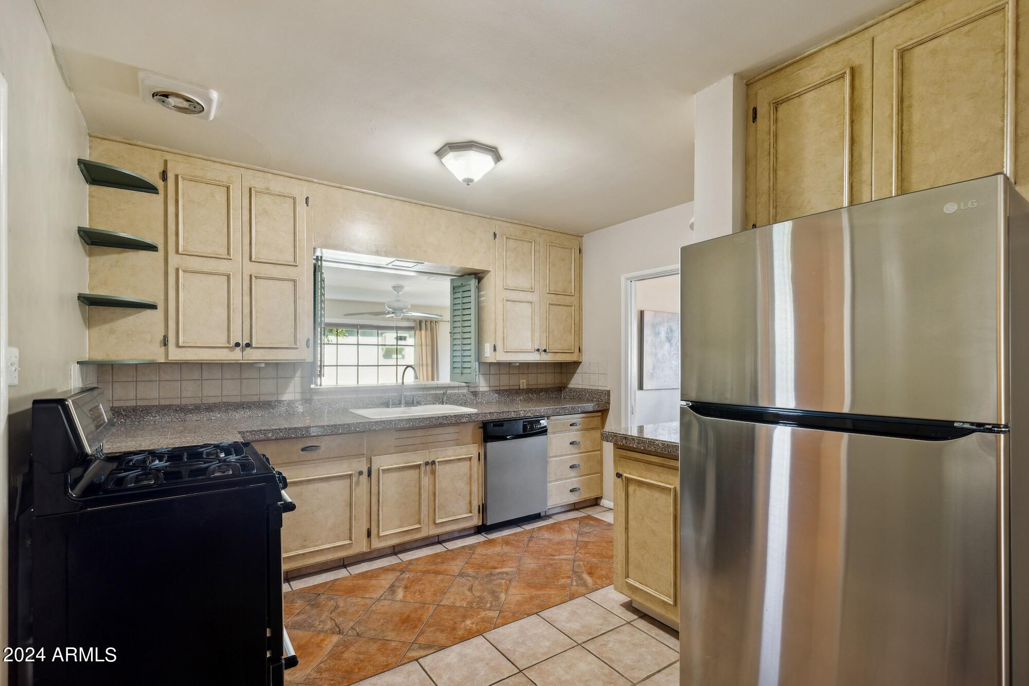 4121 E Edgemont Avenue