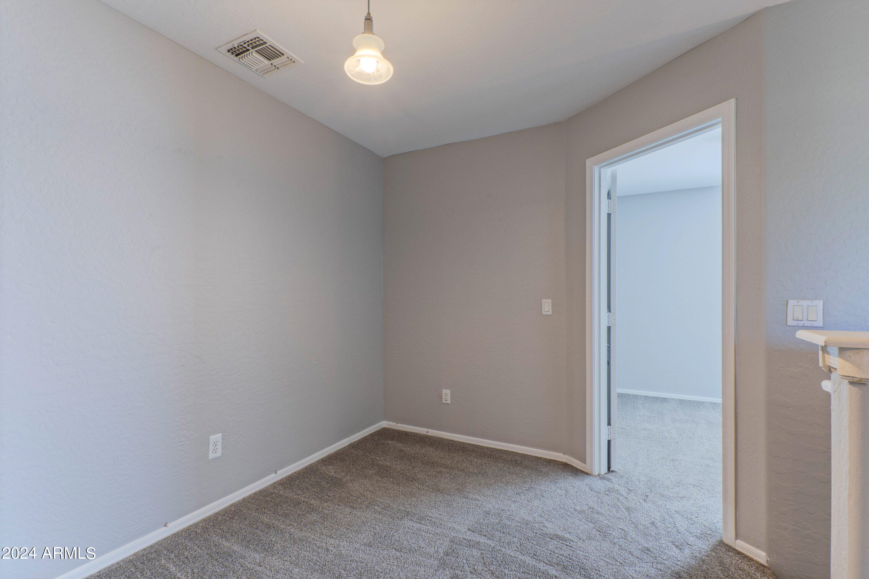 7006 W LINCOLN Street