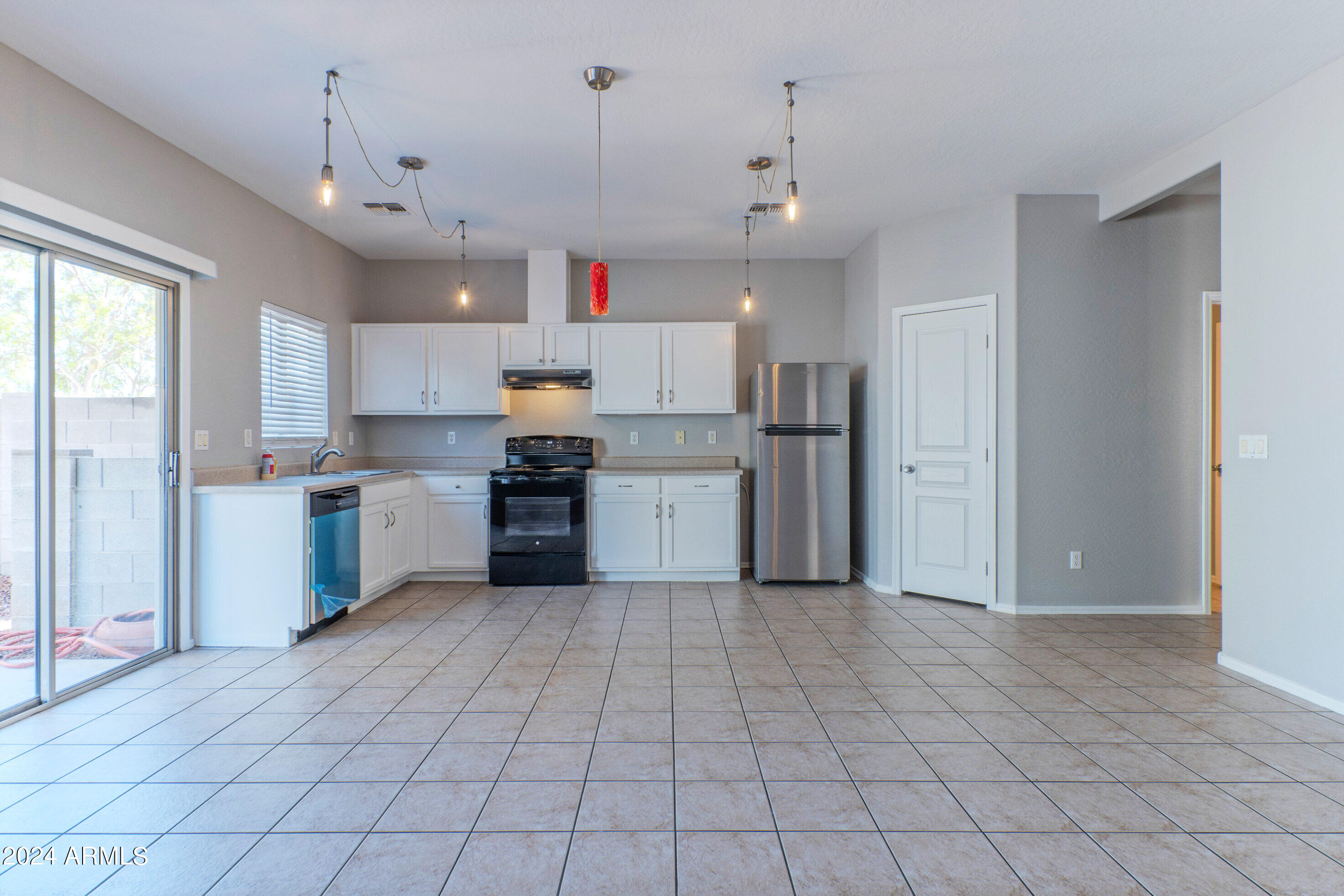 7006 W LINCOLN Street