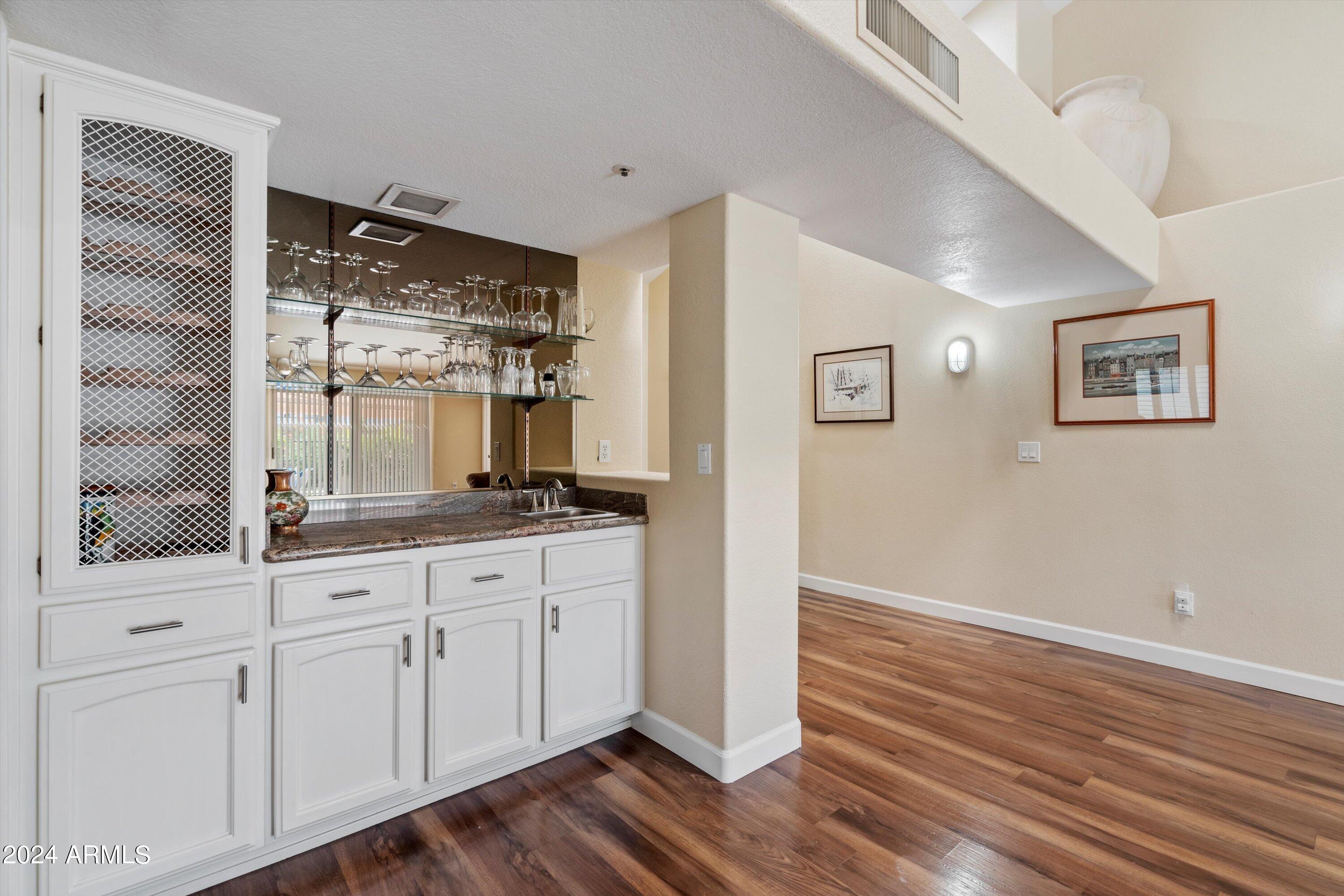 10505 E Cinnabar Avenue