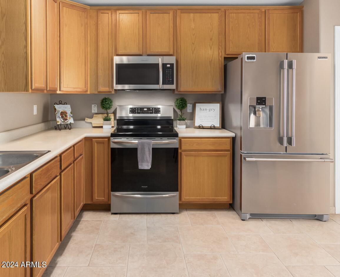 10523 E CALYPSO Avenue