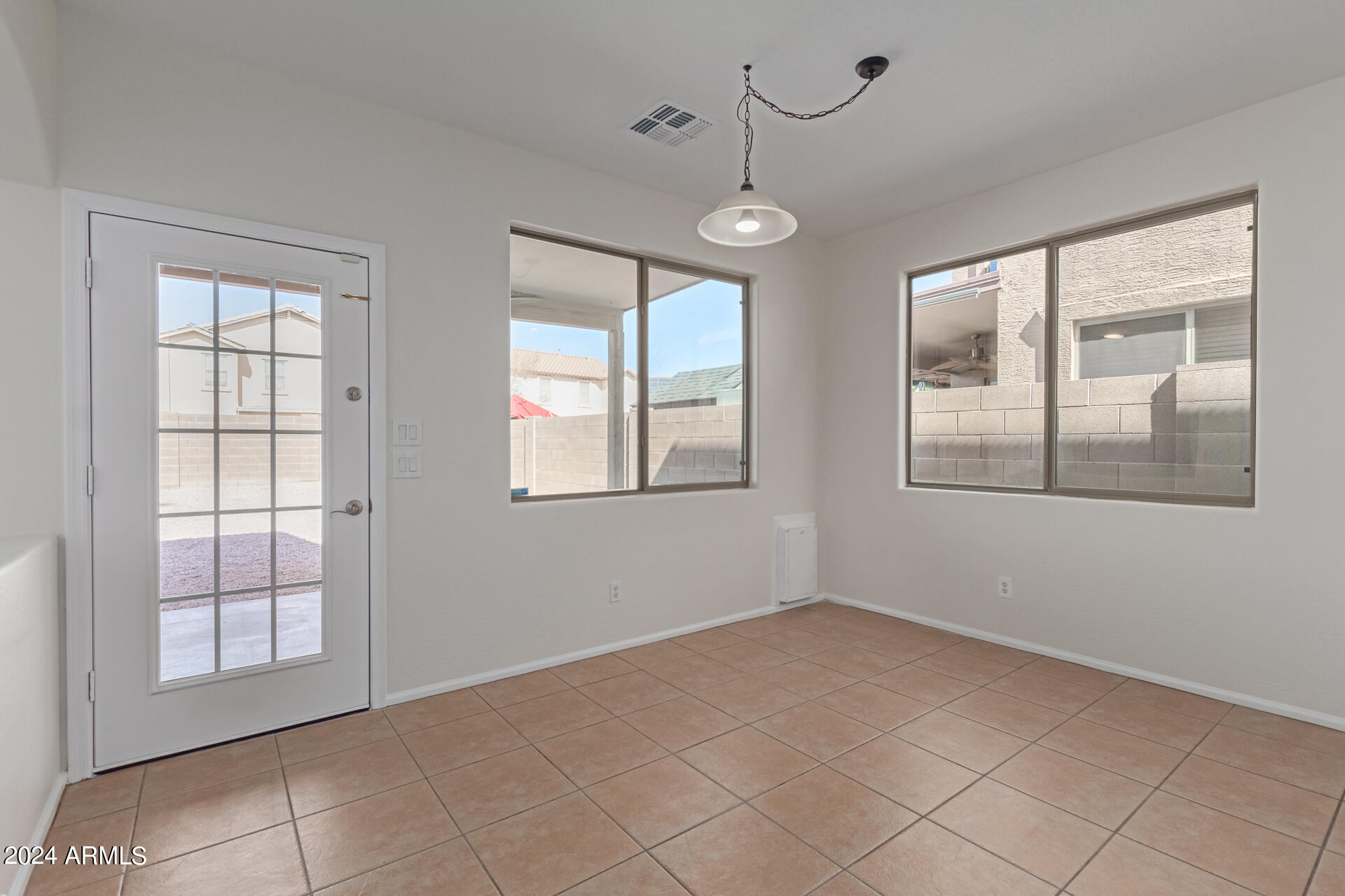 40752 W ROBBINS Drive