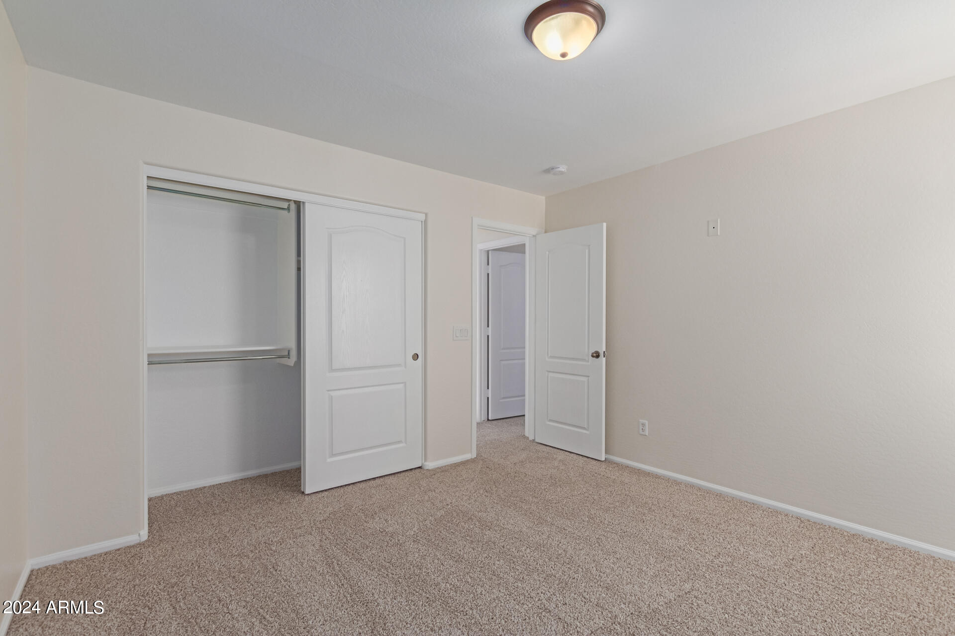 40752 W ROBBINS Drive