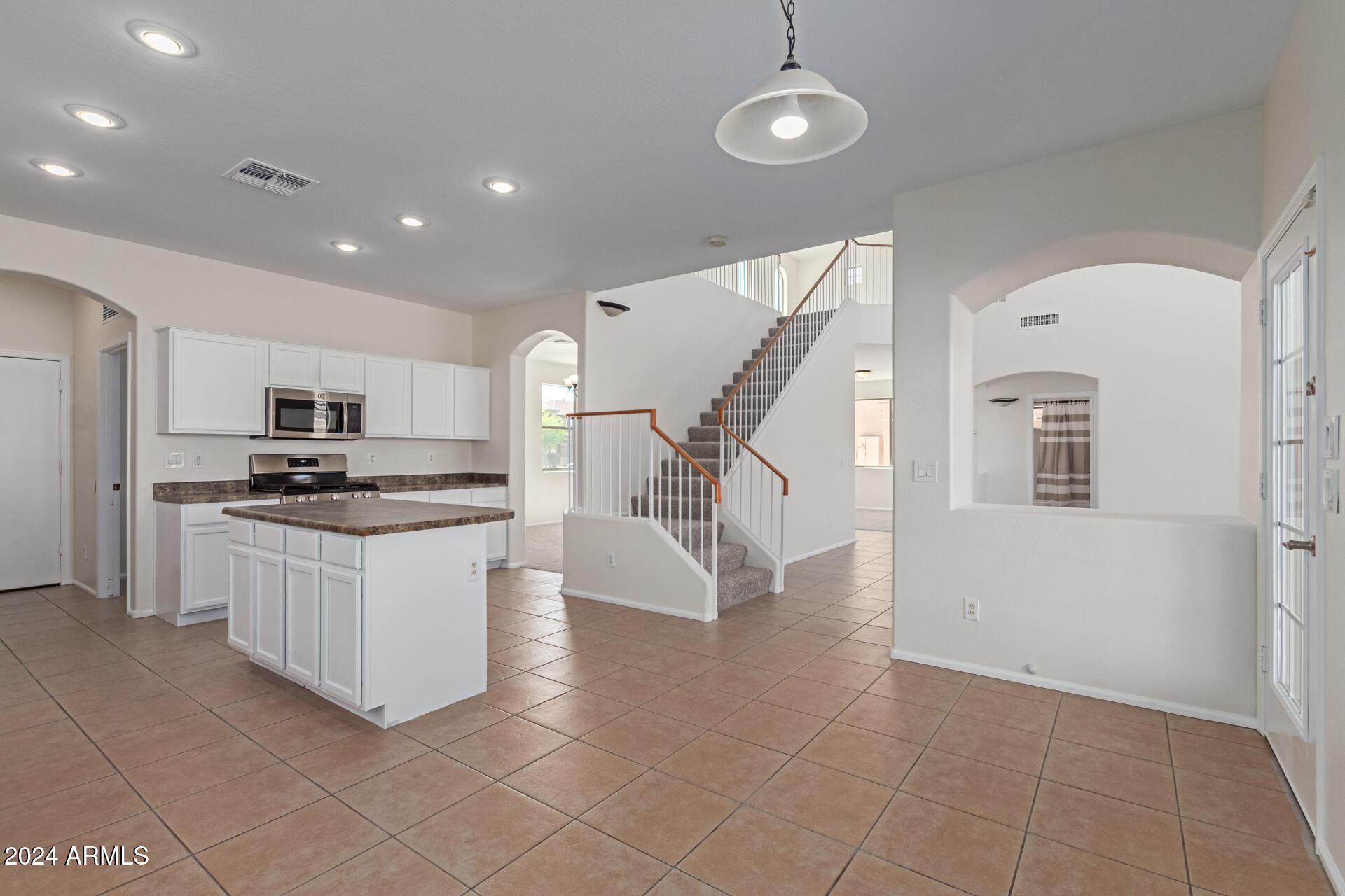 40752 W ROBBINS Drive