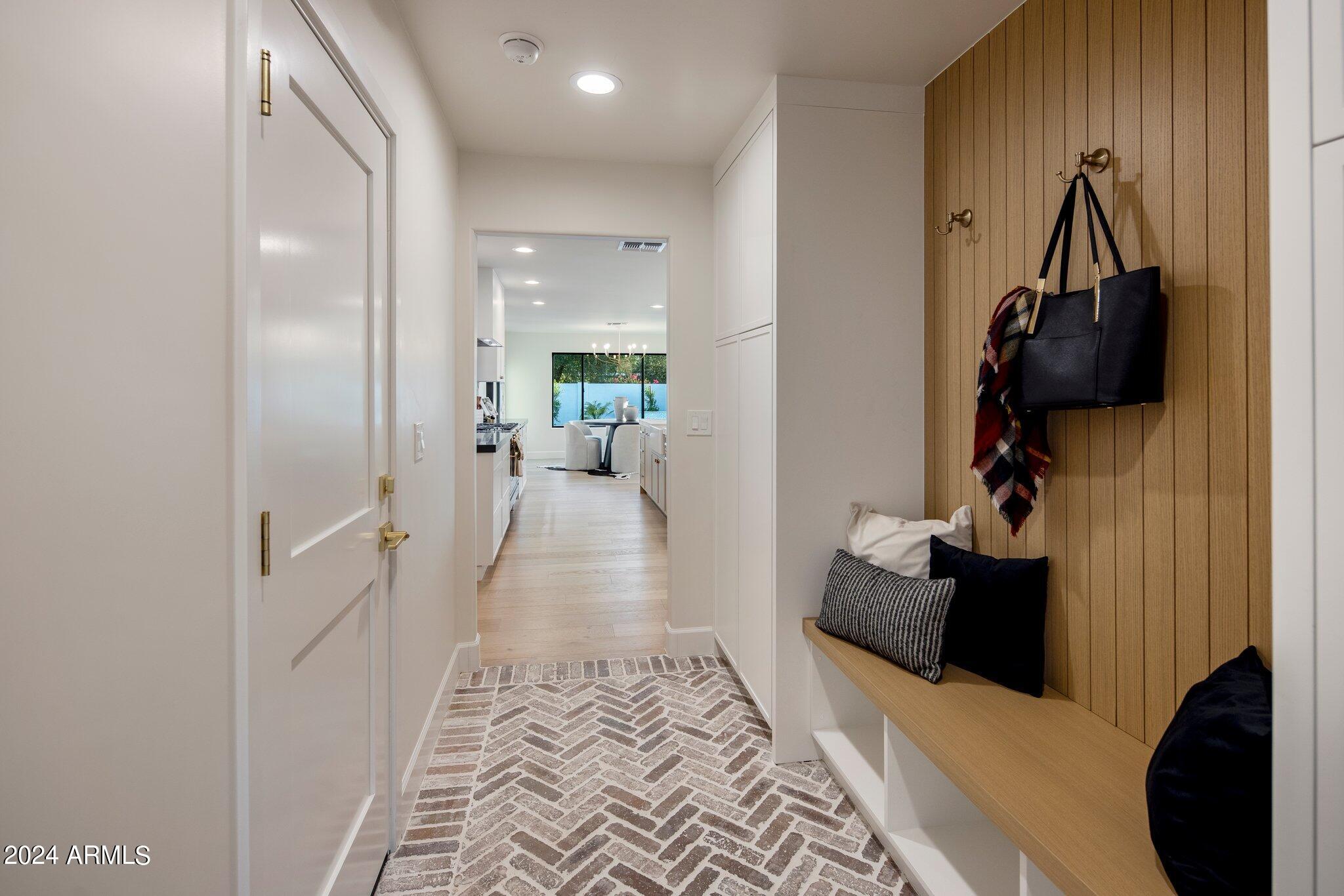 6043 E Redfield Road