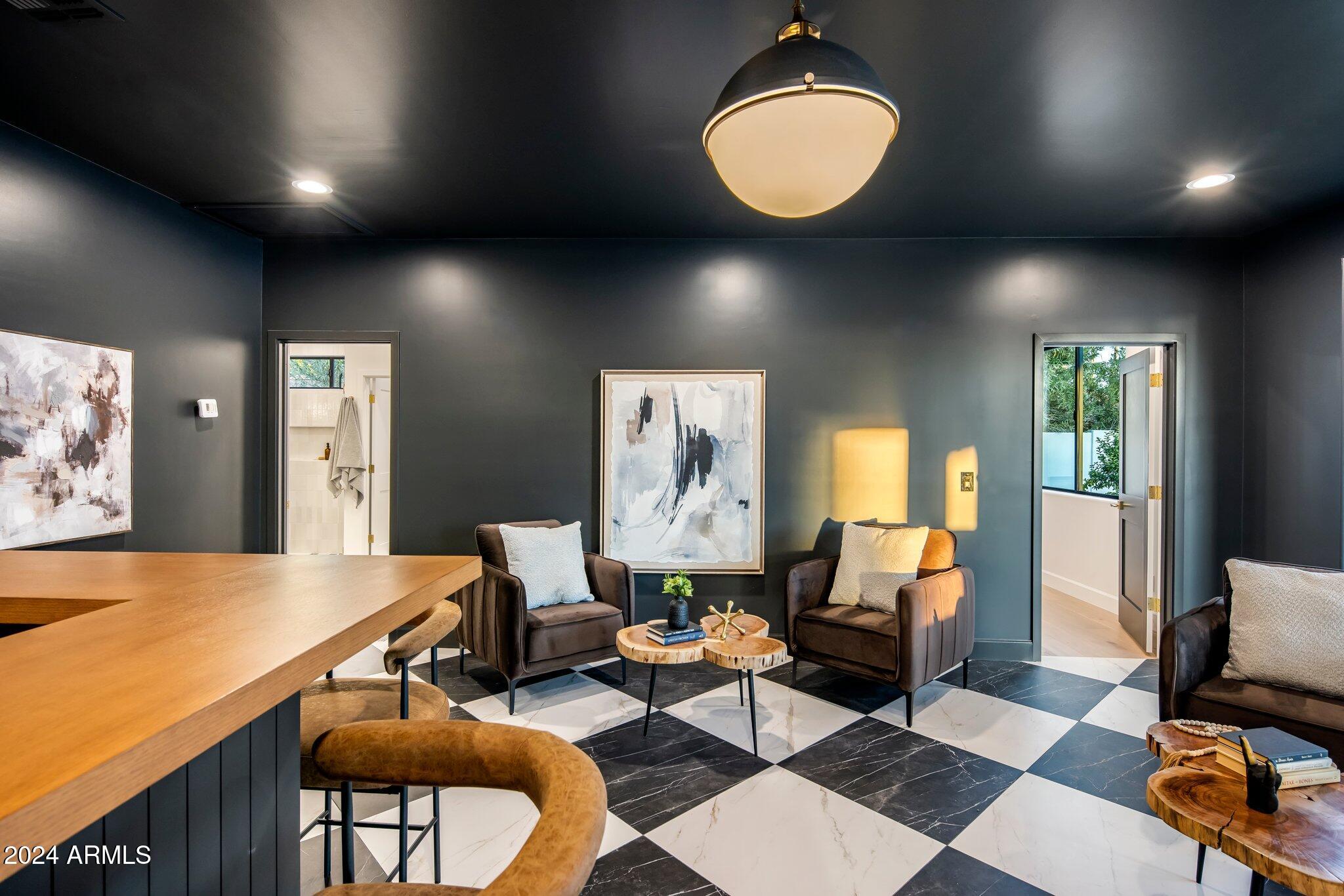 6043 E Redfield Road