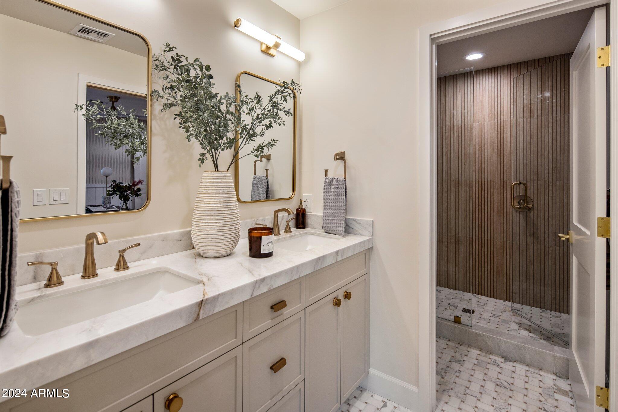 6043 E Redfield Road