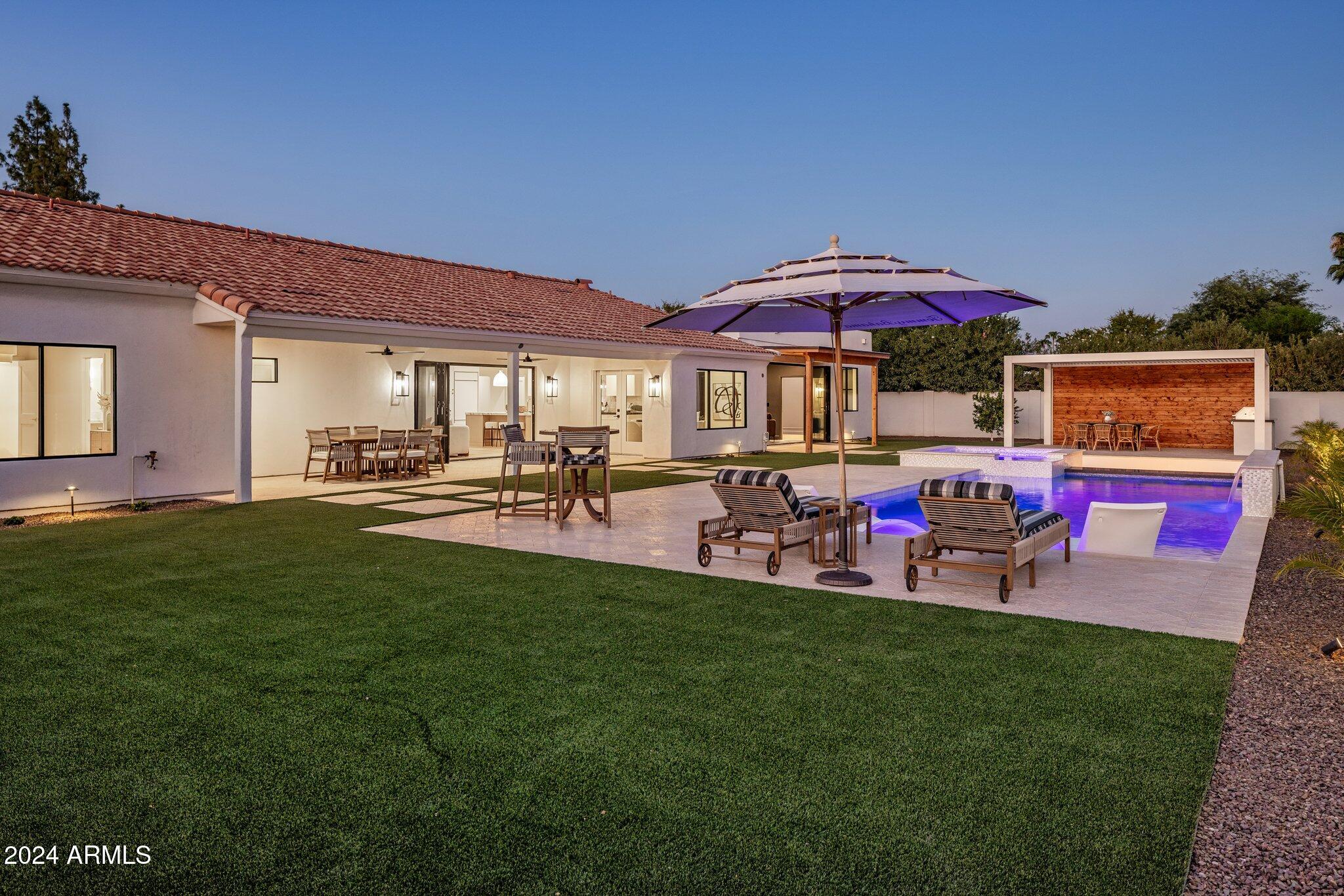 6043 E Redfield Road