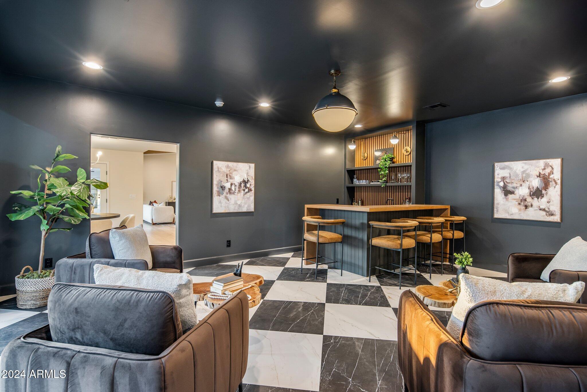 6043 E Redfield Road