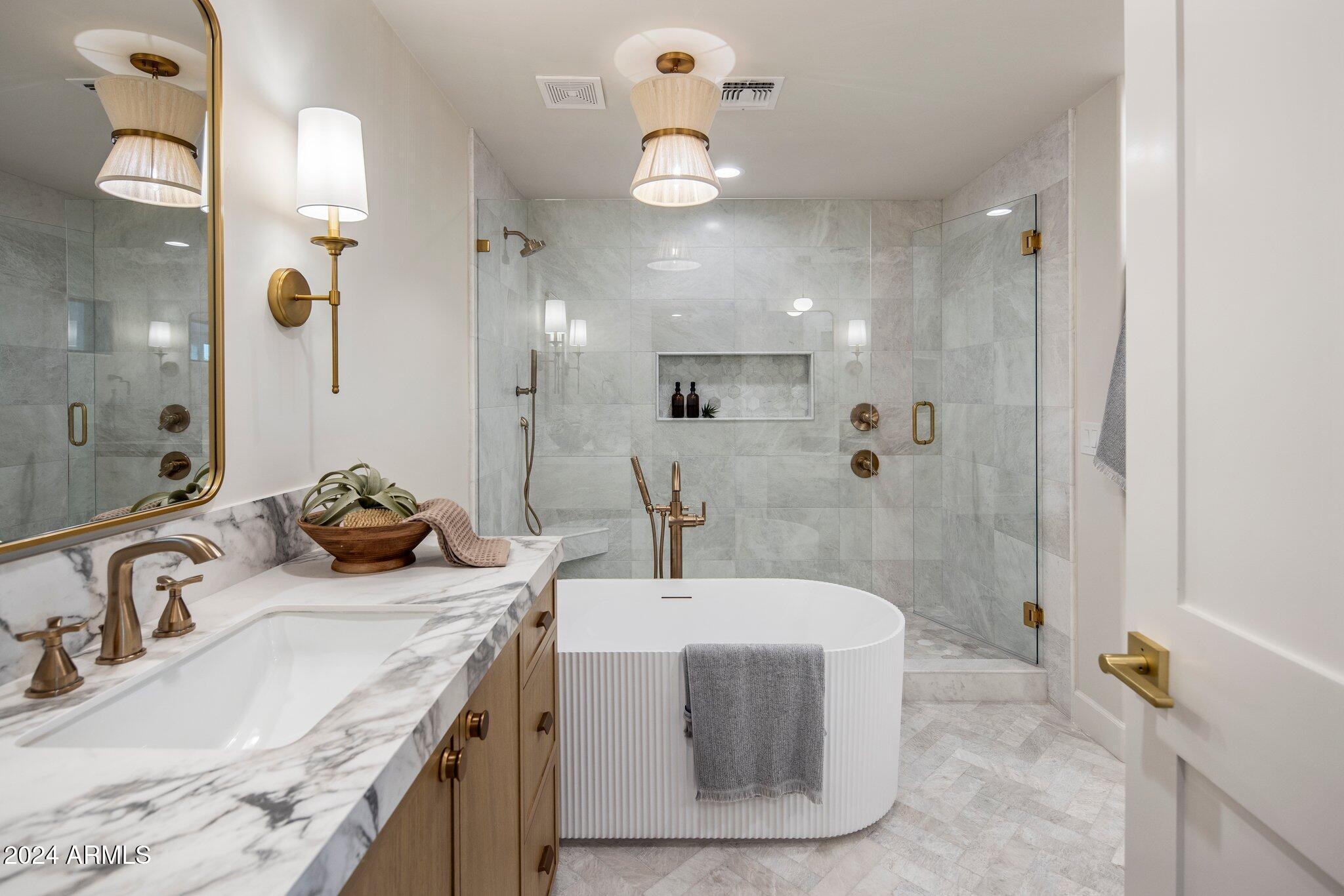 6043 E Redfield Road