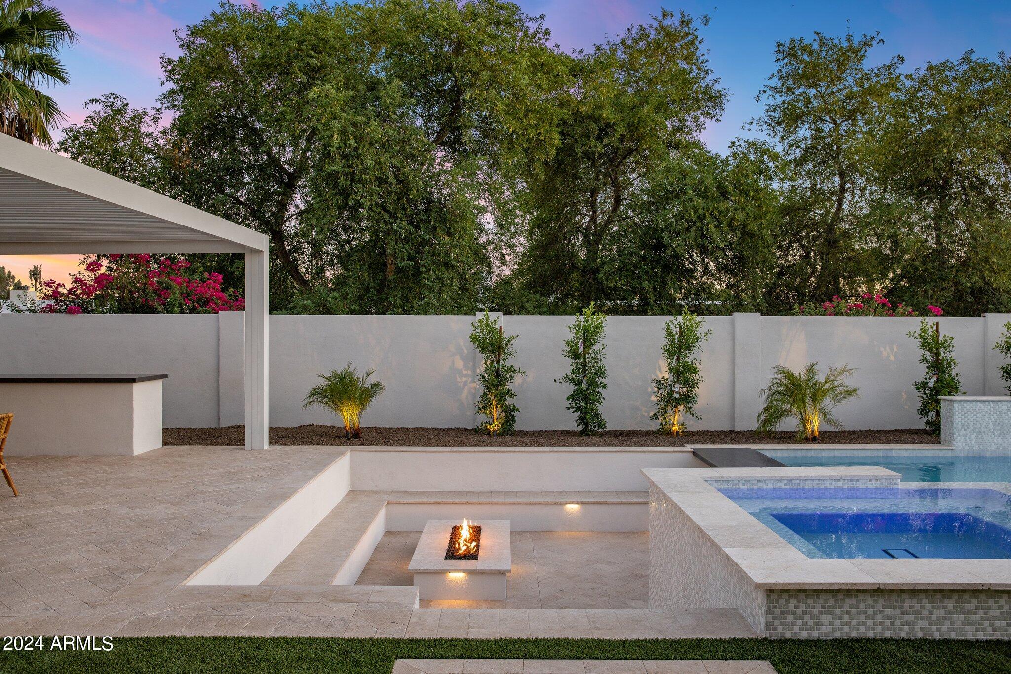 6043 E Redfield Road