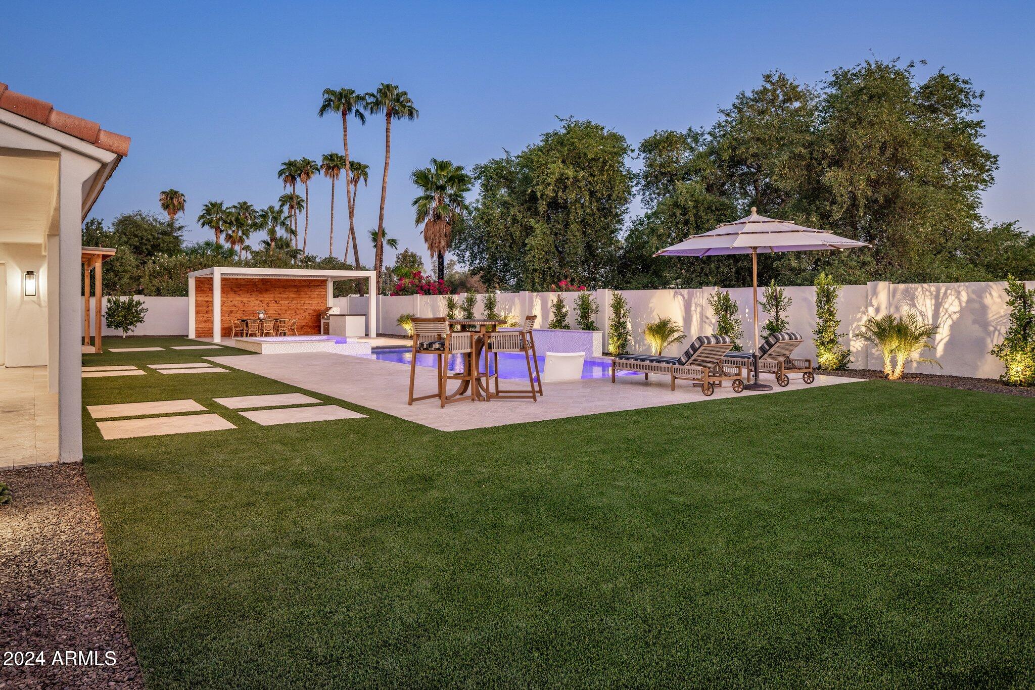 6043 E Redfield Road