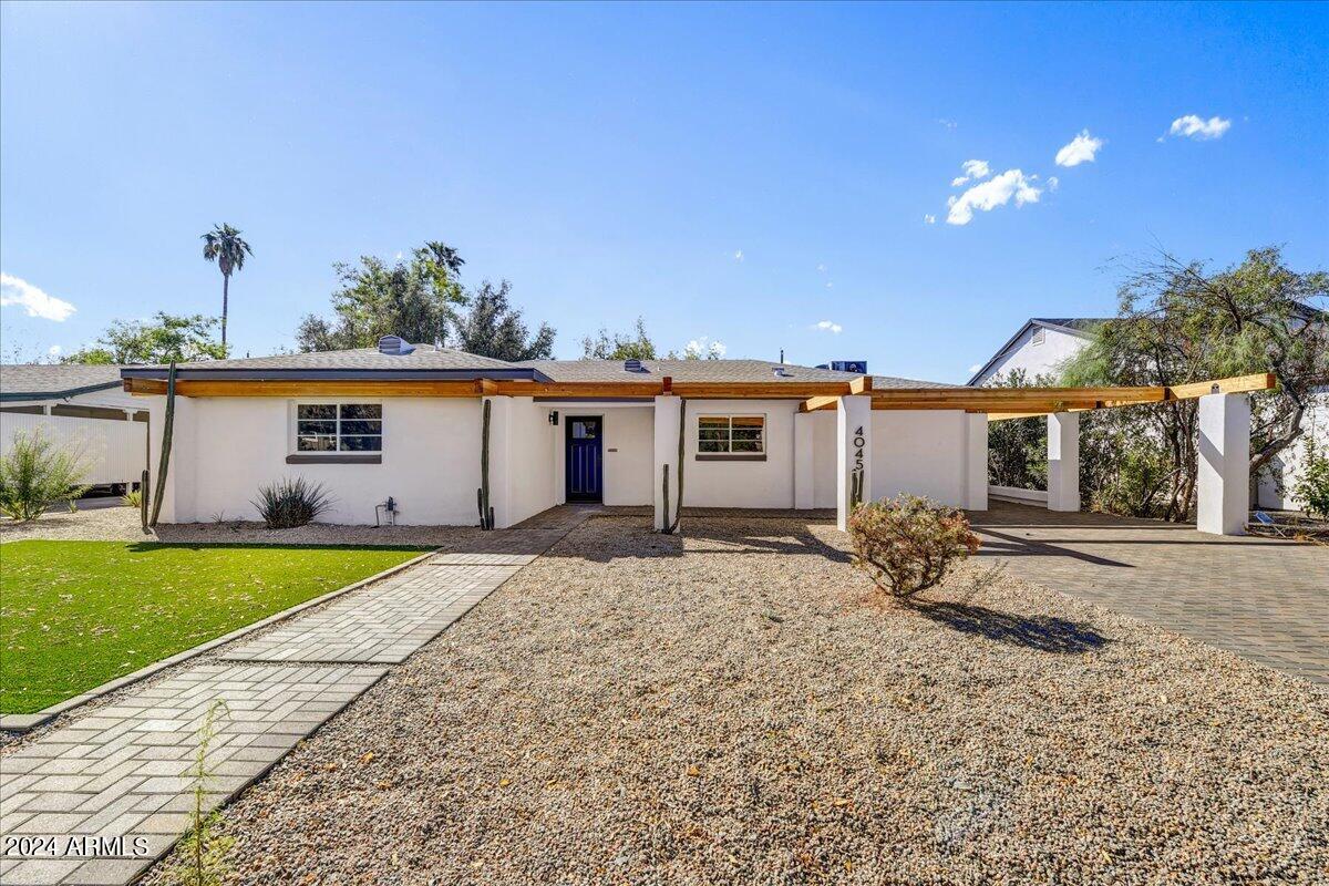 4045 E EARLL Drive