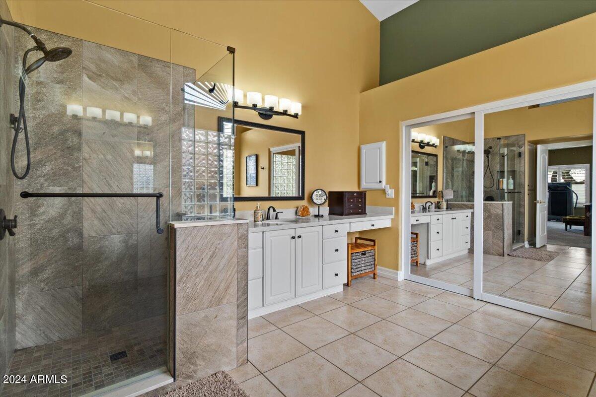 1227 E JEANINE Drive