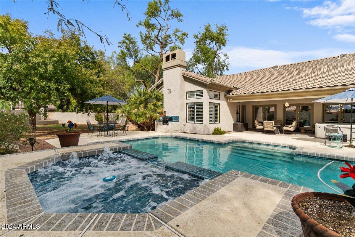 1227 E JEANINE Drive