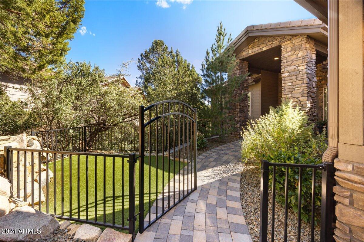 1615 STONEY Lane
