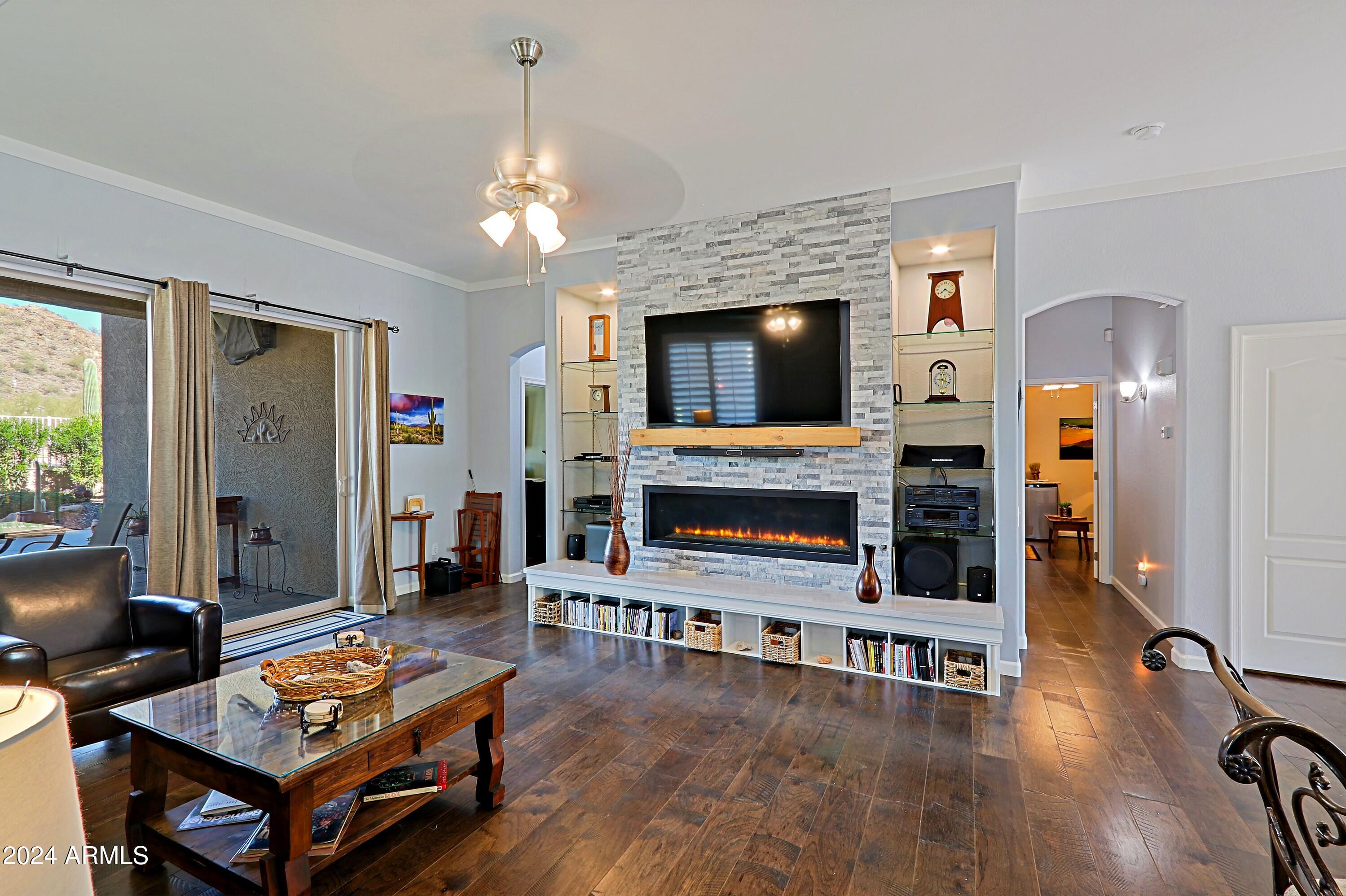 9338 E LAUREL Circle