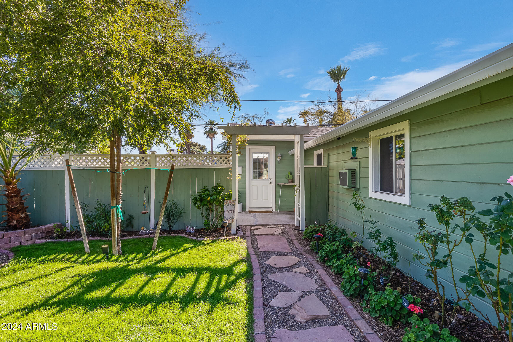 125 W PALM Lane