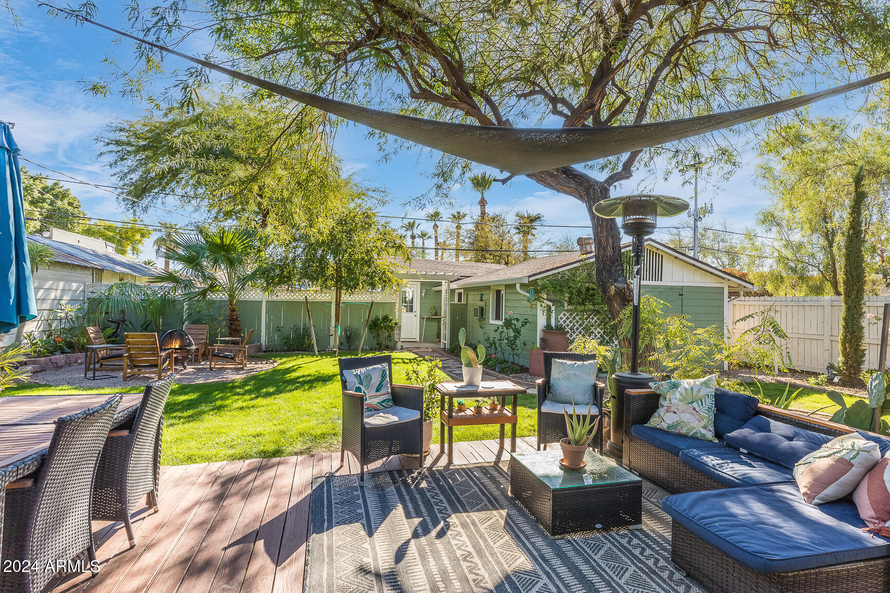 125 W PALM Lane