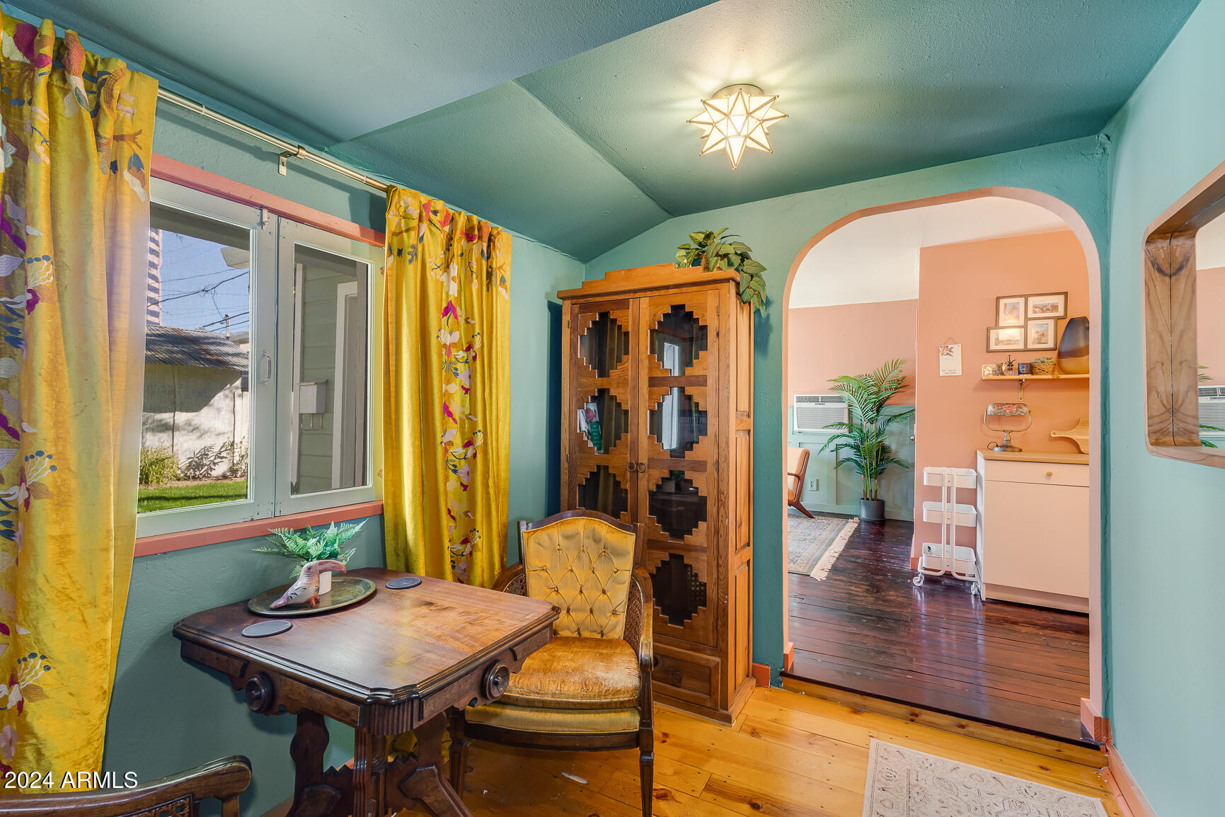 125 W PALM Lane