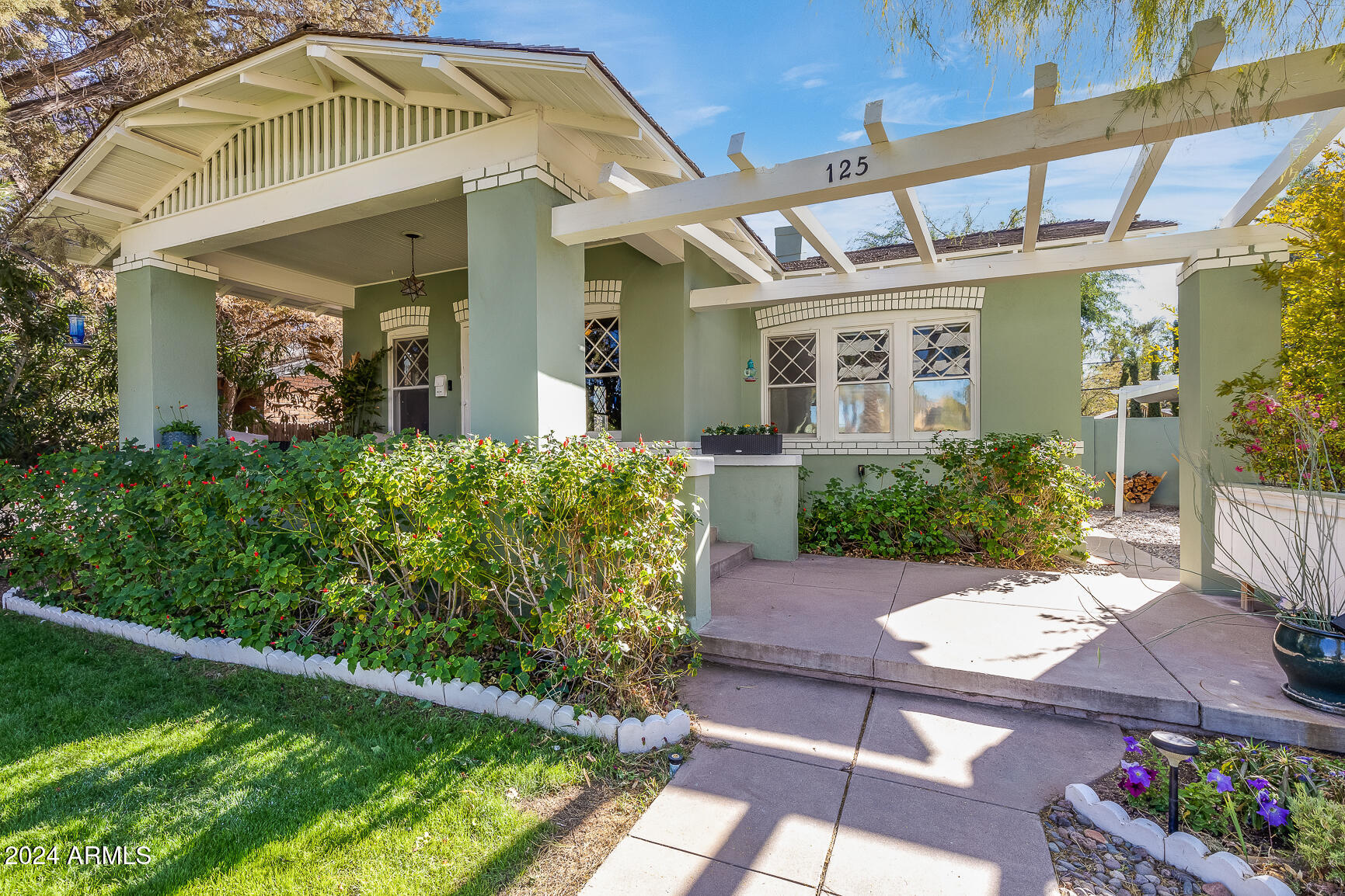 125 W PALM Lane