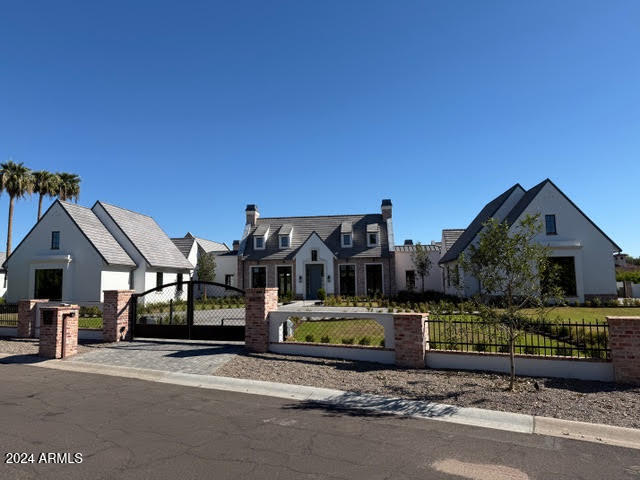 4415 N ARCADIA Lane