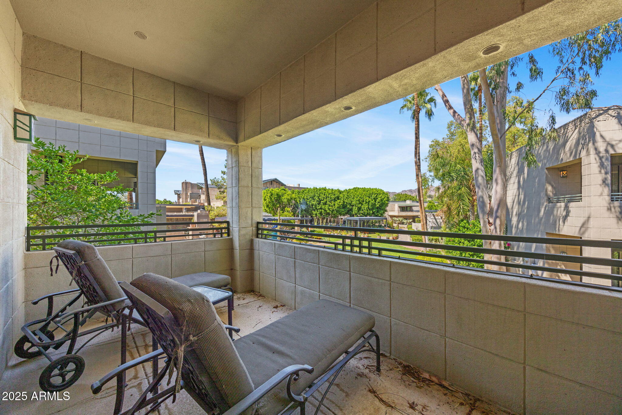 2802 E CAMINO ACEQUIA Drive # 8