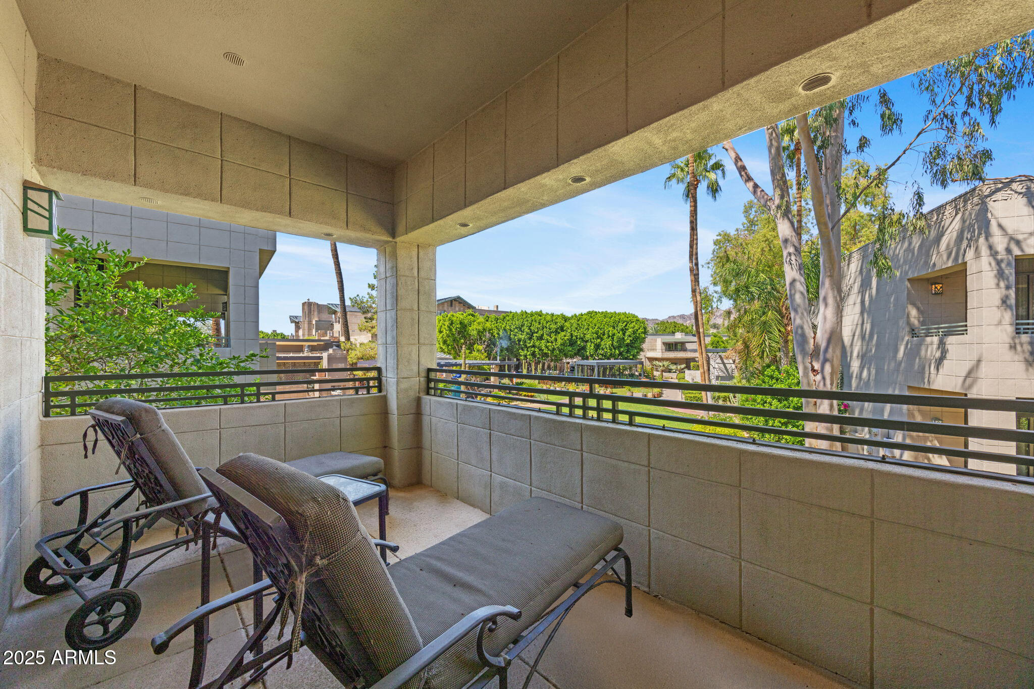 2802 E CAMINO ACEQUIA Drive # 8