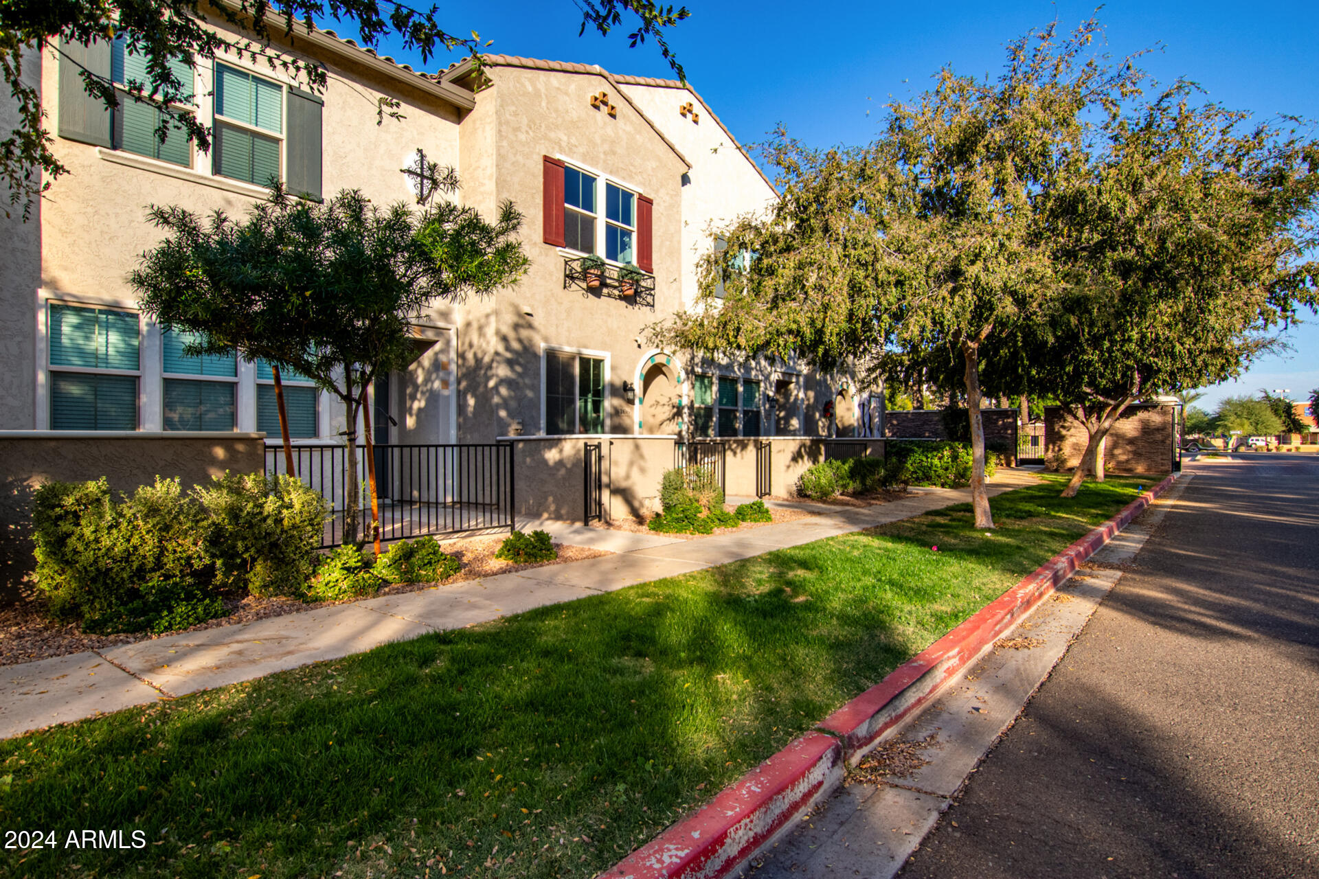 1959 E HAMPTON Lane # 106