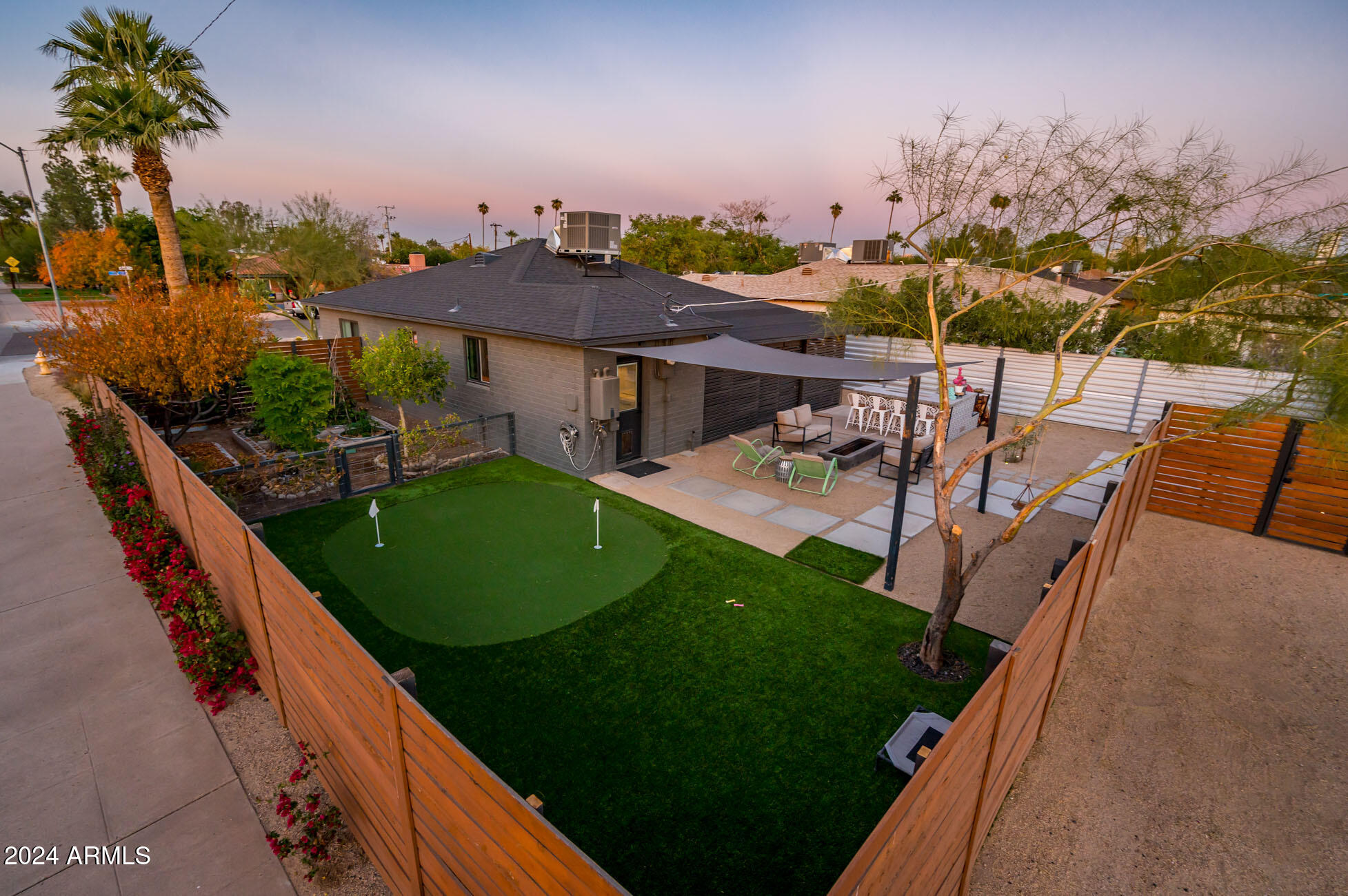 1645 W EARLL Drive