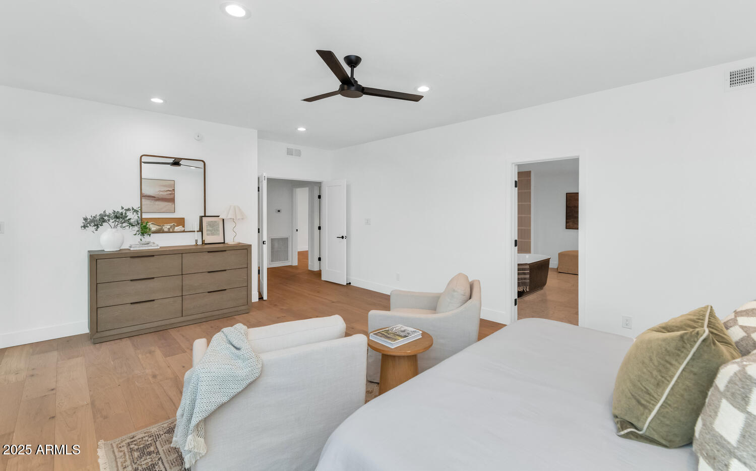 3800 E LINCOLN Drive # 1