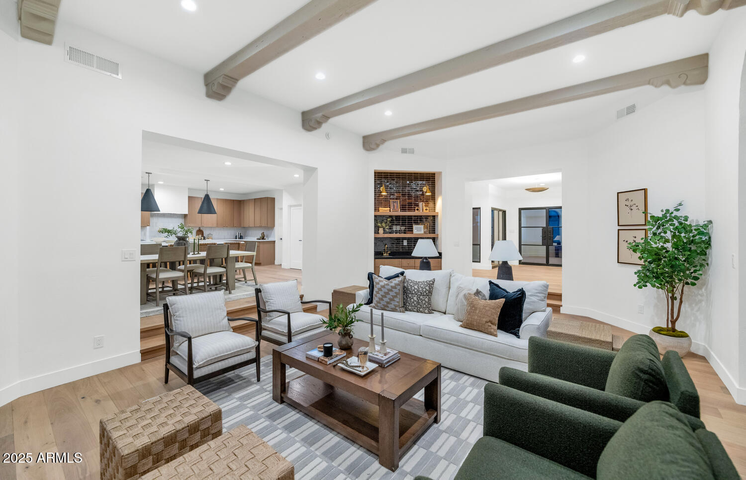 3800 E LINCOLN Drive # 1