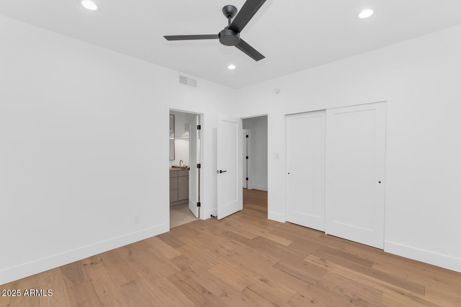 3800 E LINCOLN Drive # 1