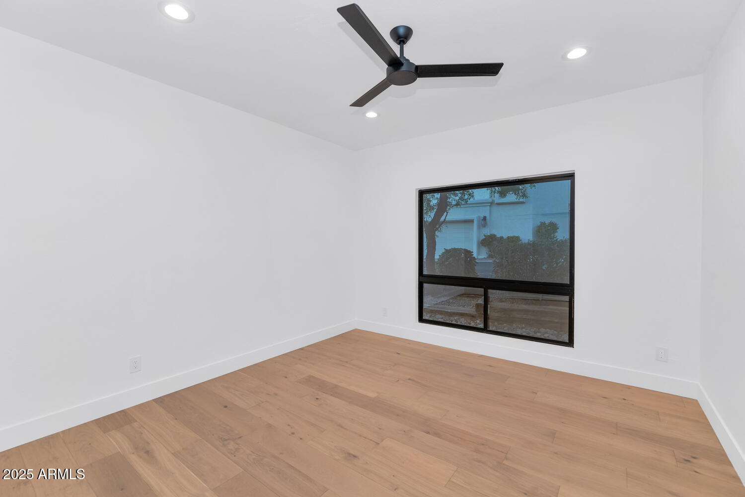 3800 E LINCOLN Drive # 1