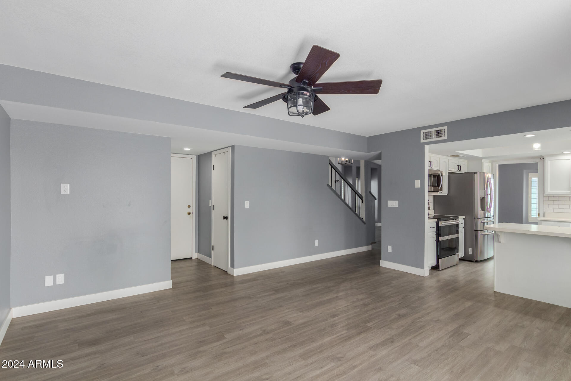 609 W GRANDVIEW Road