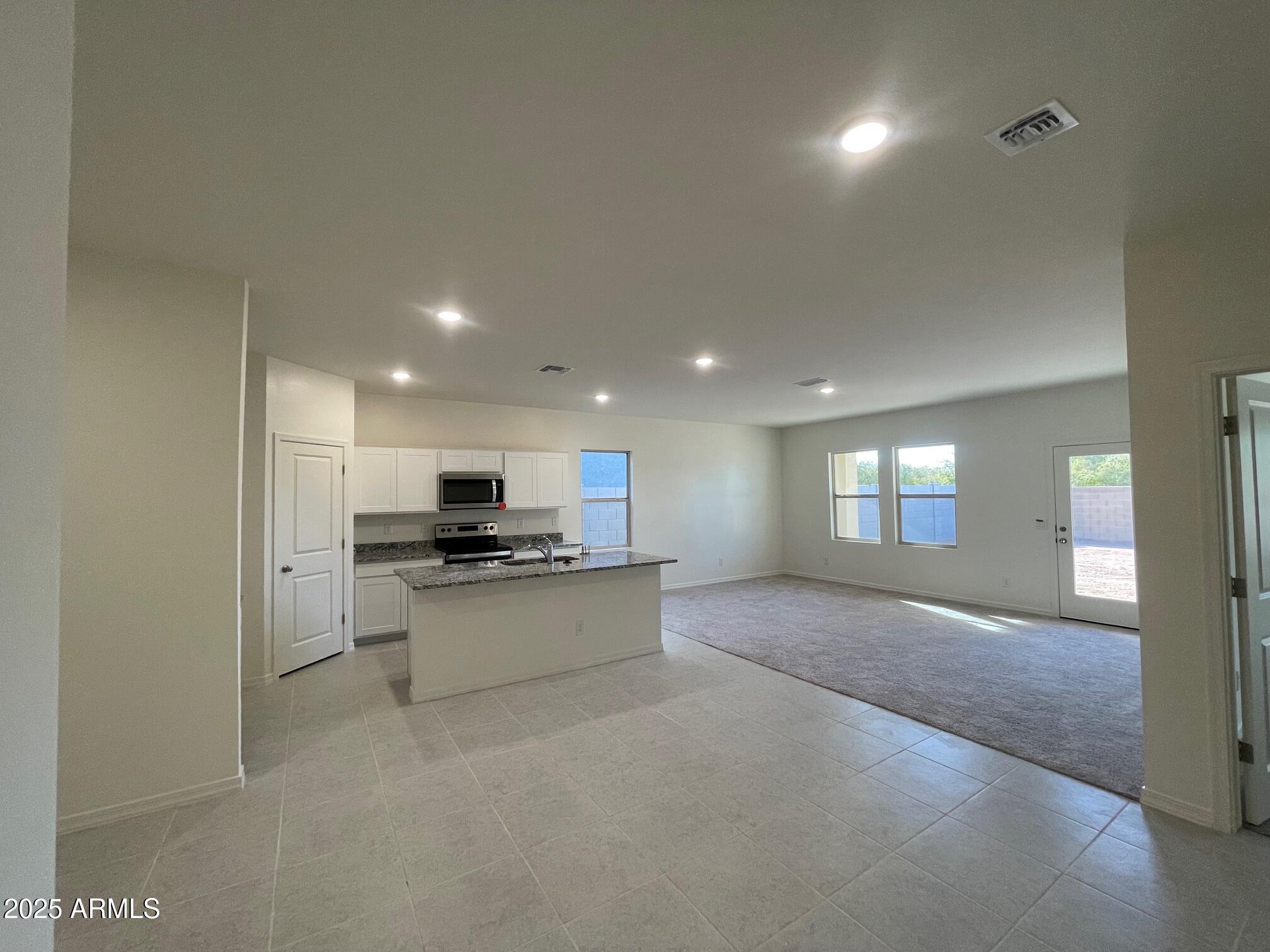 25401 N SELENE Drive