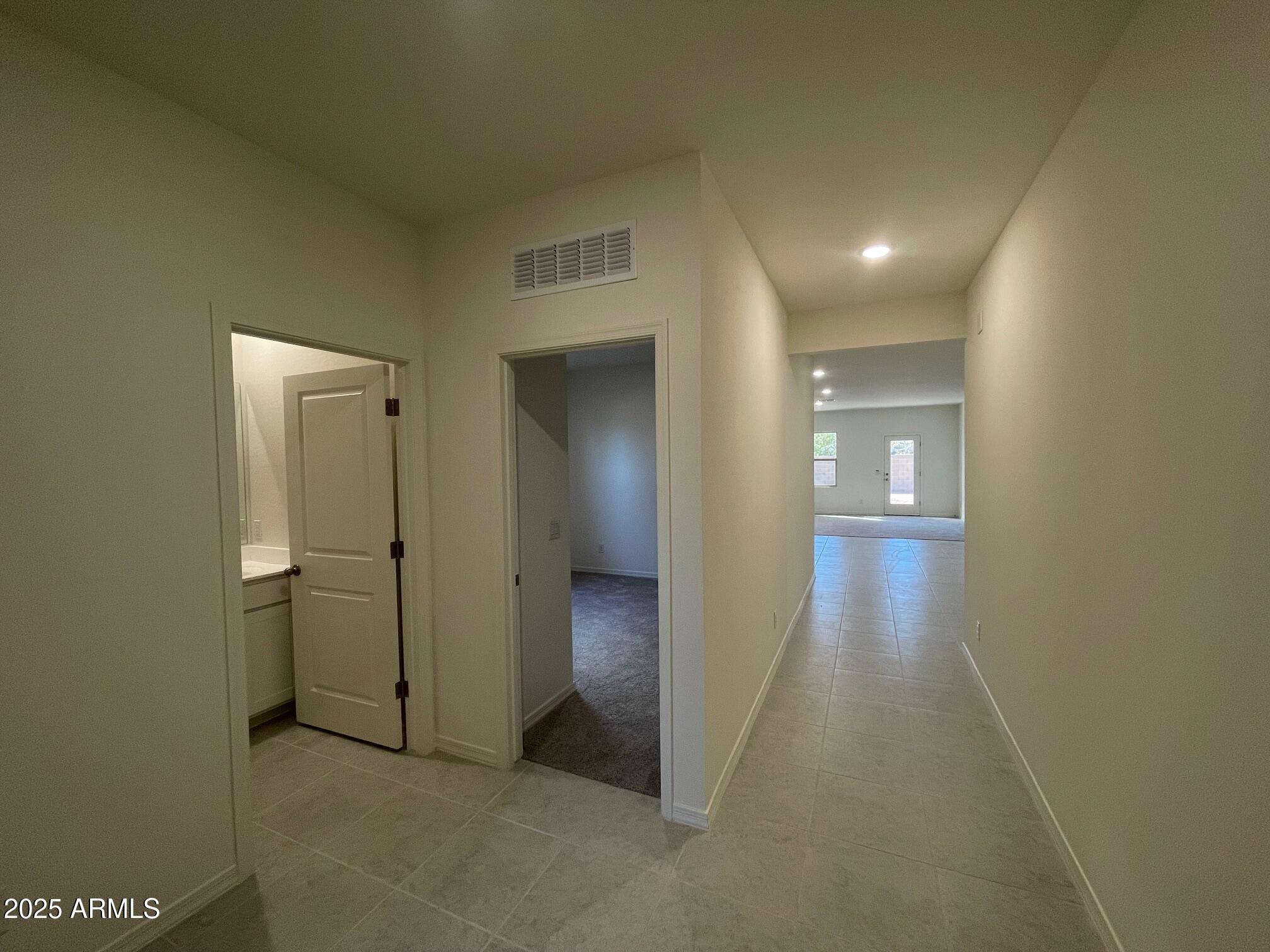 25401 N SELENE Drive