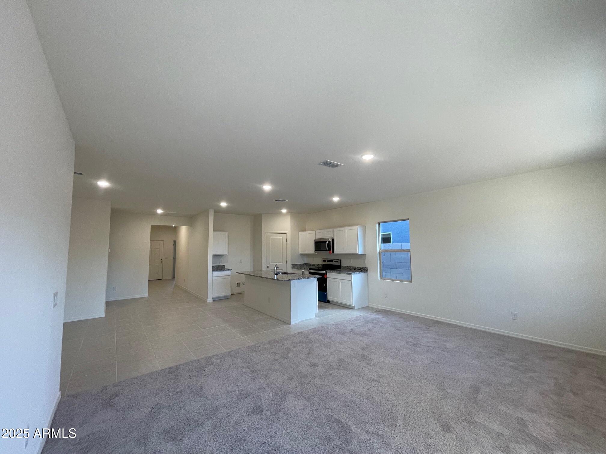 25401 N SELENE Drive