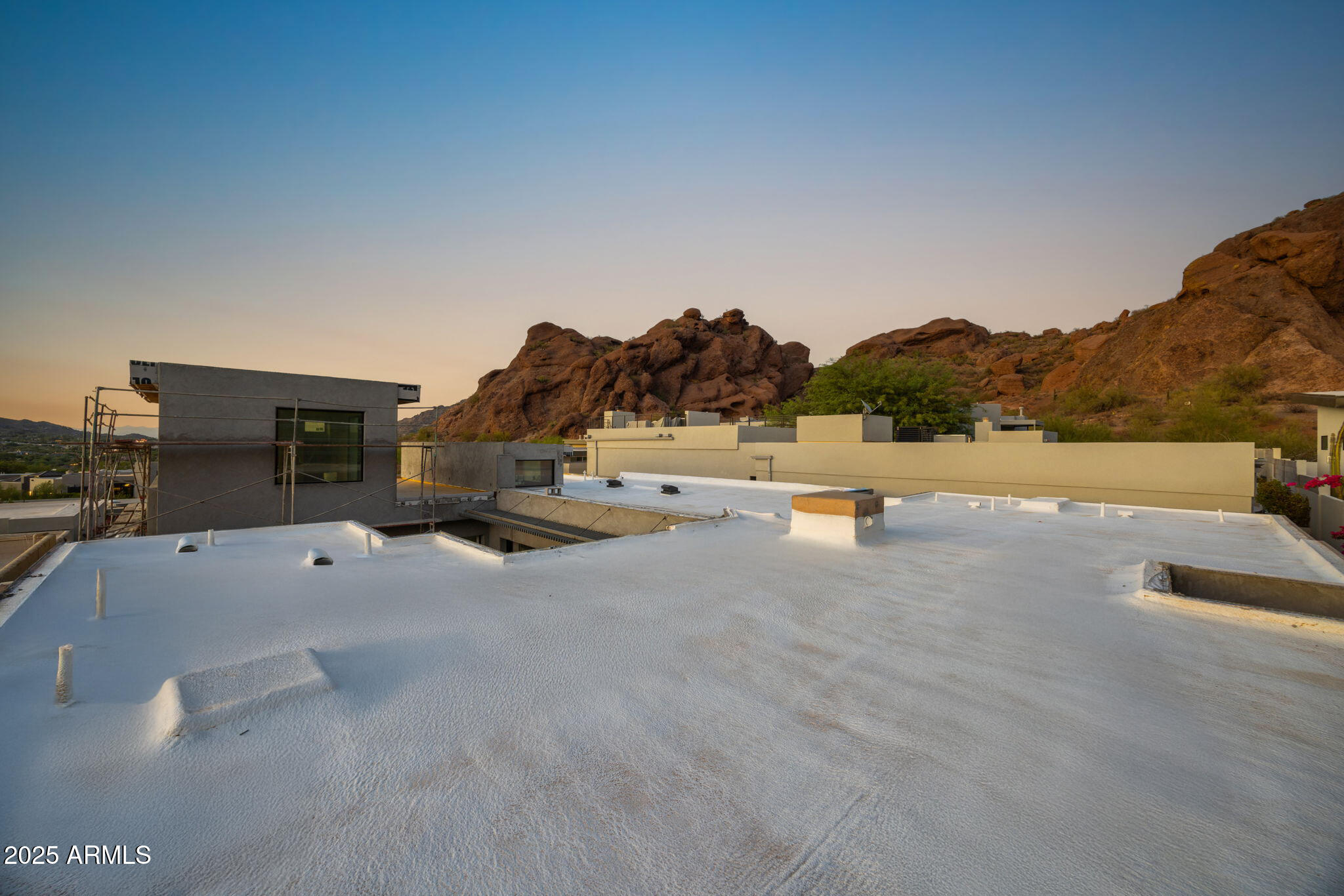 5761 N ECHO CANYON Circle