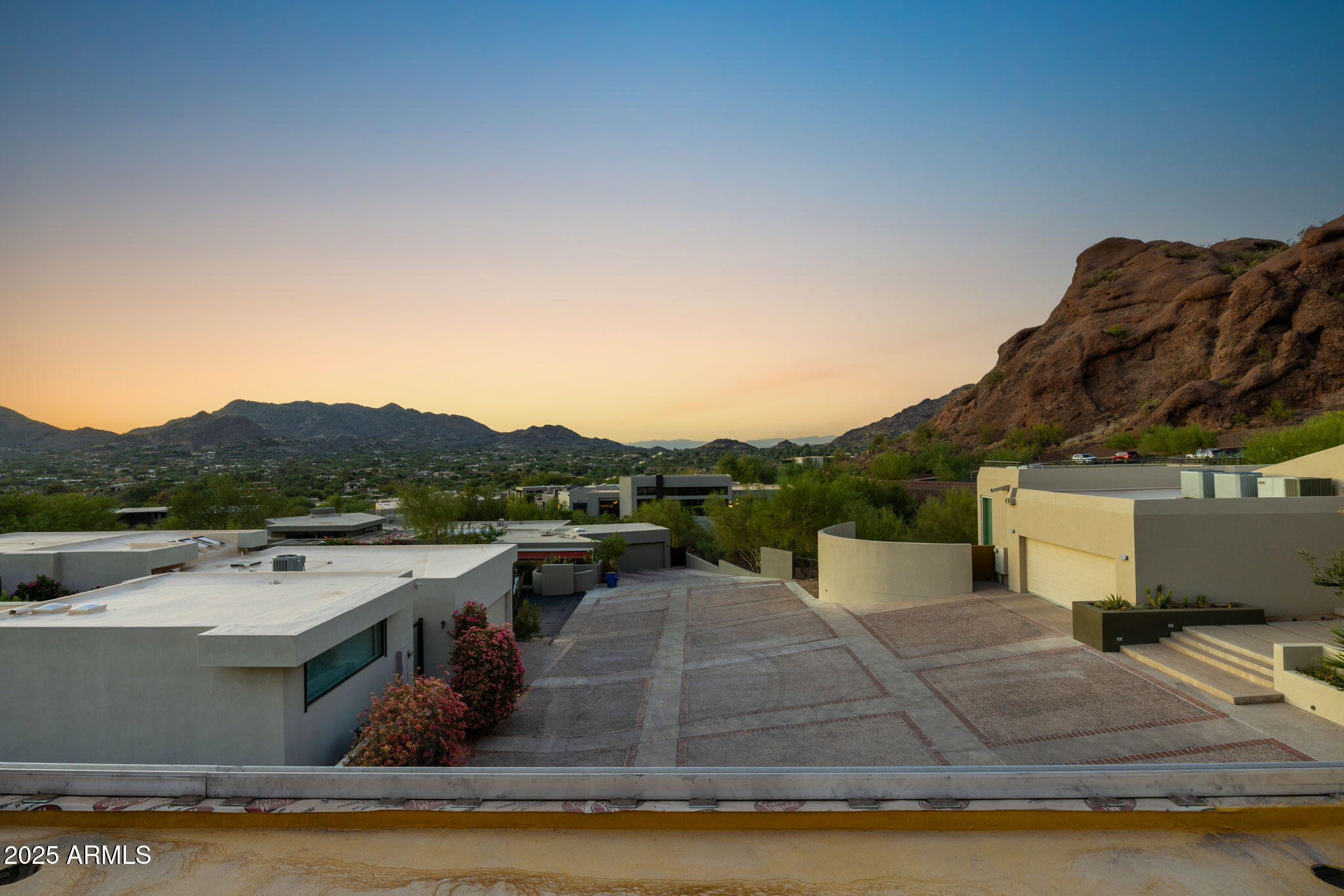 5761 N ECHO CANYON Circle