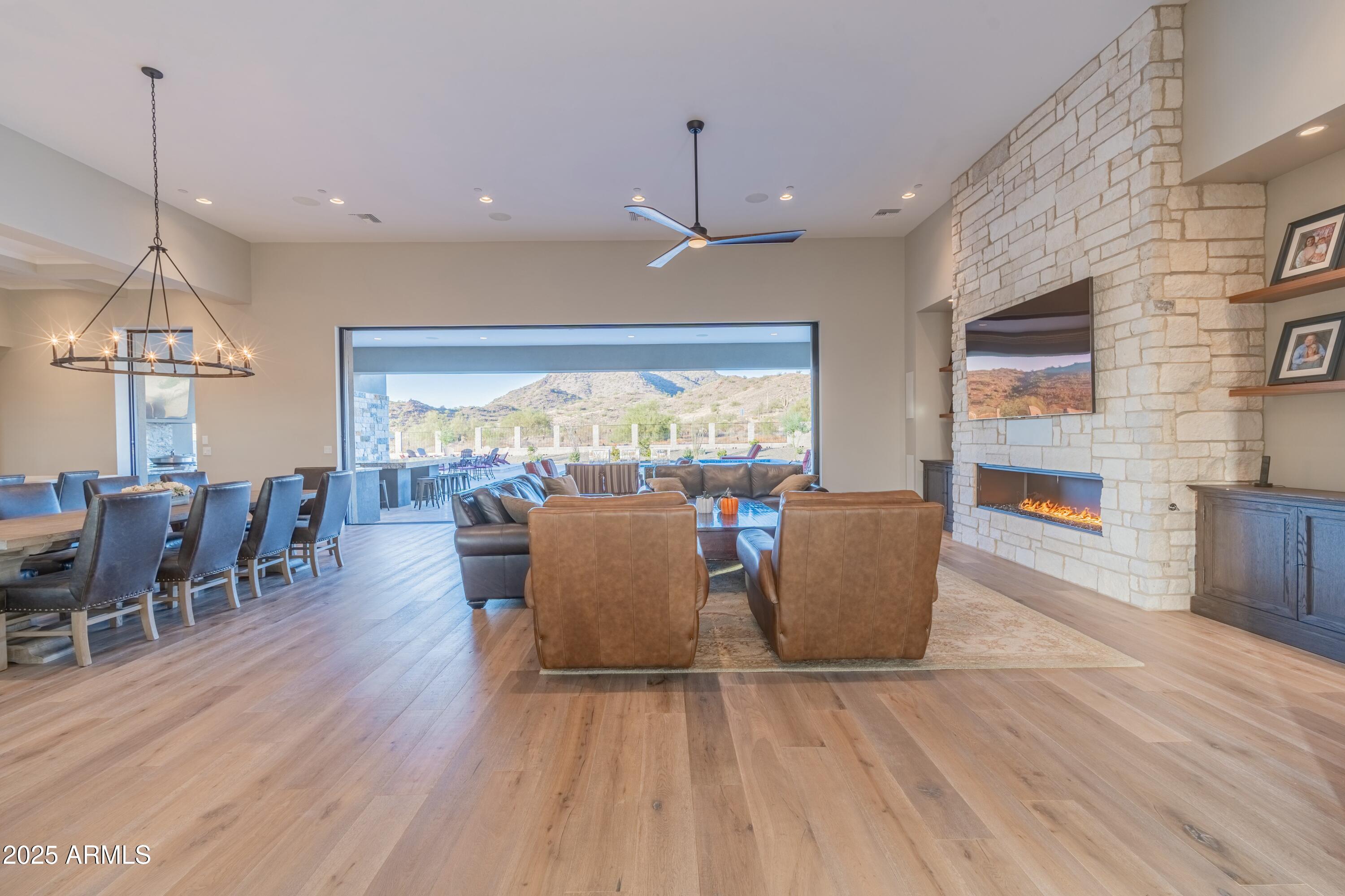 3162 E DOLORES Road