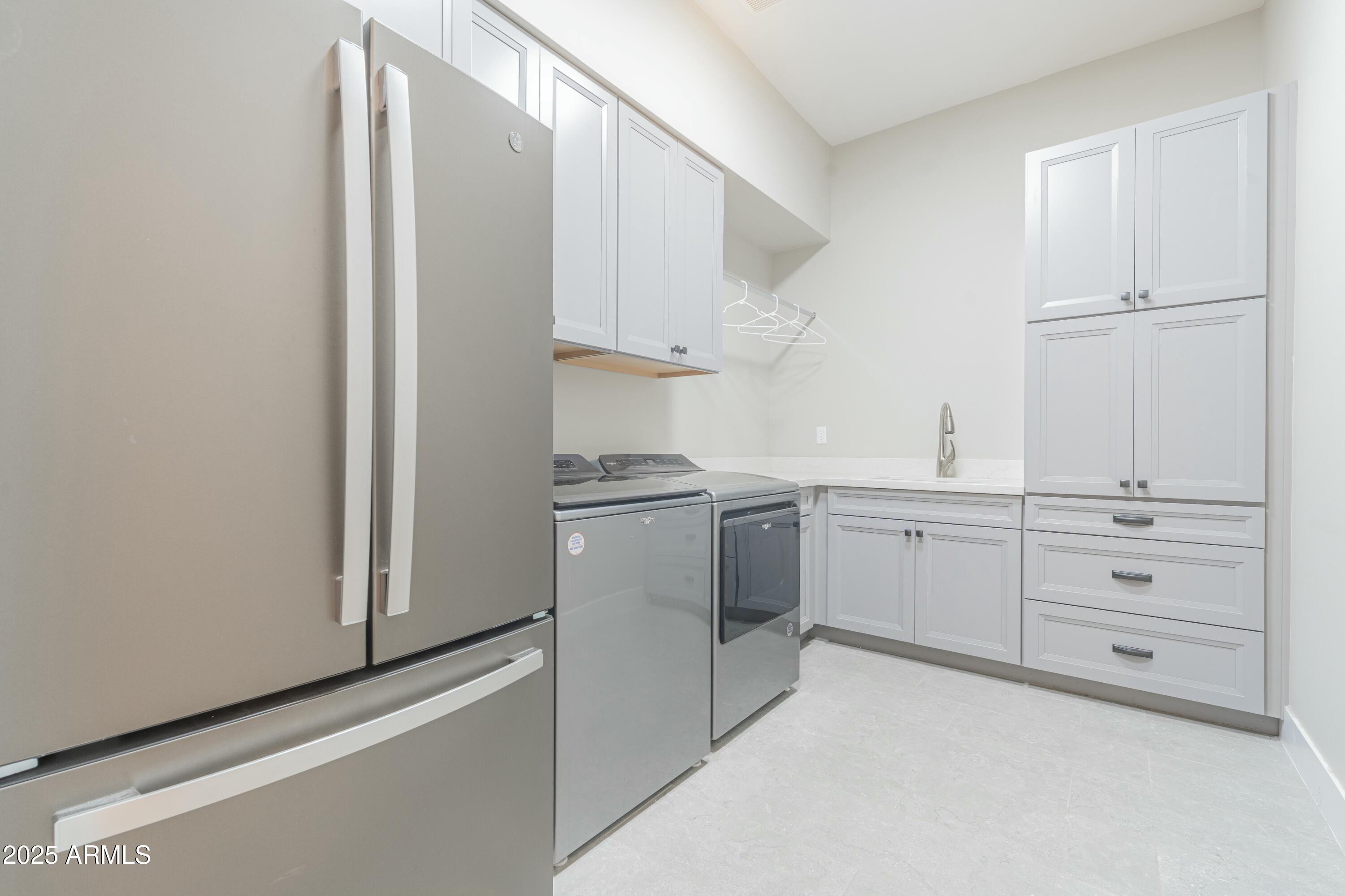 3162 E DOLORES Road