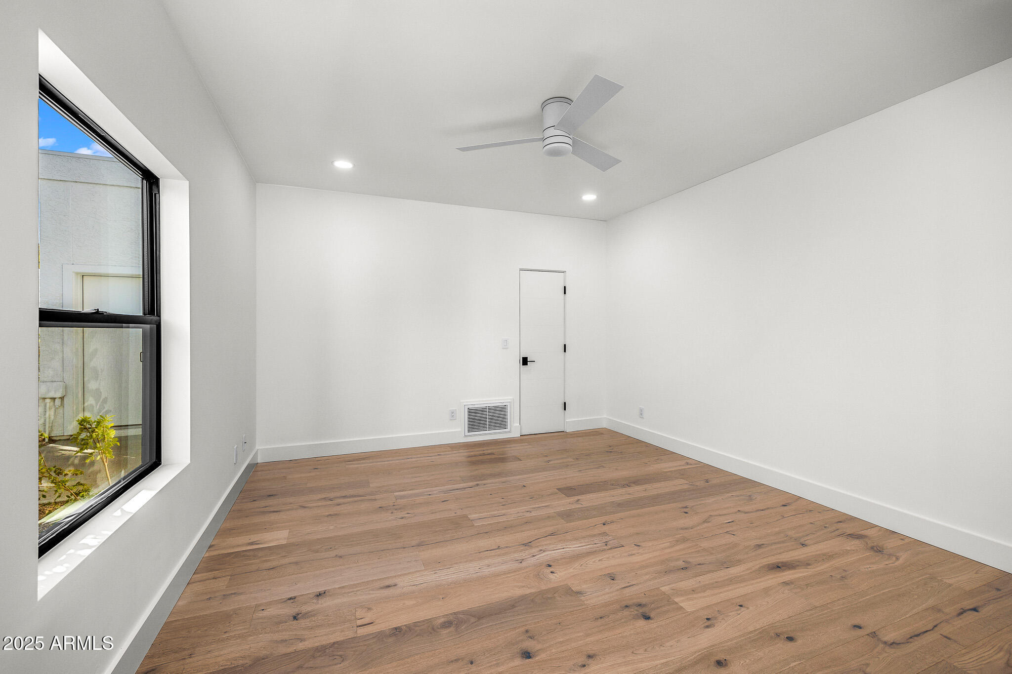 10041 N 52ND Place