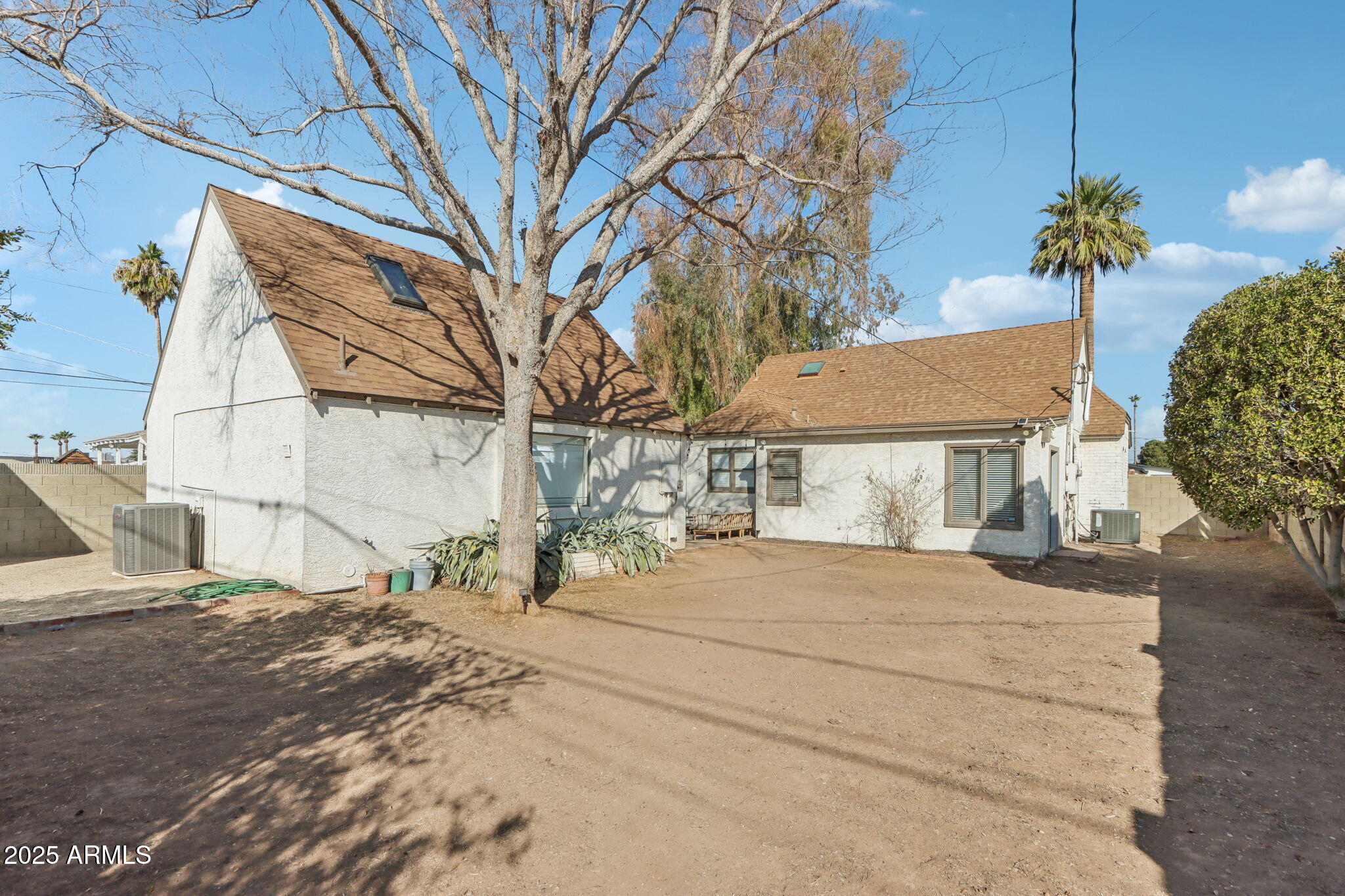 2209 E WELDON Avenue