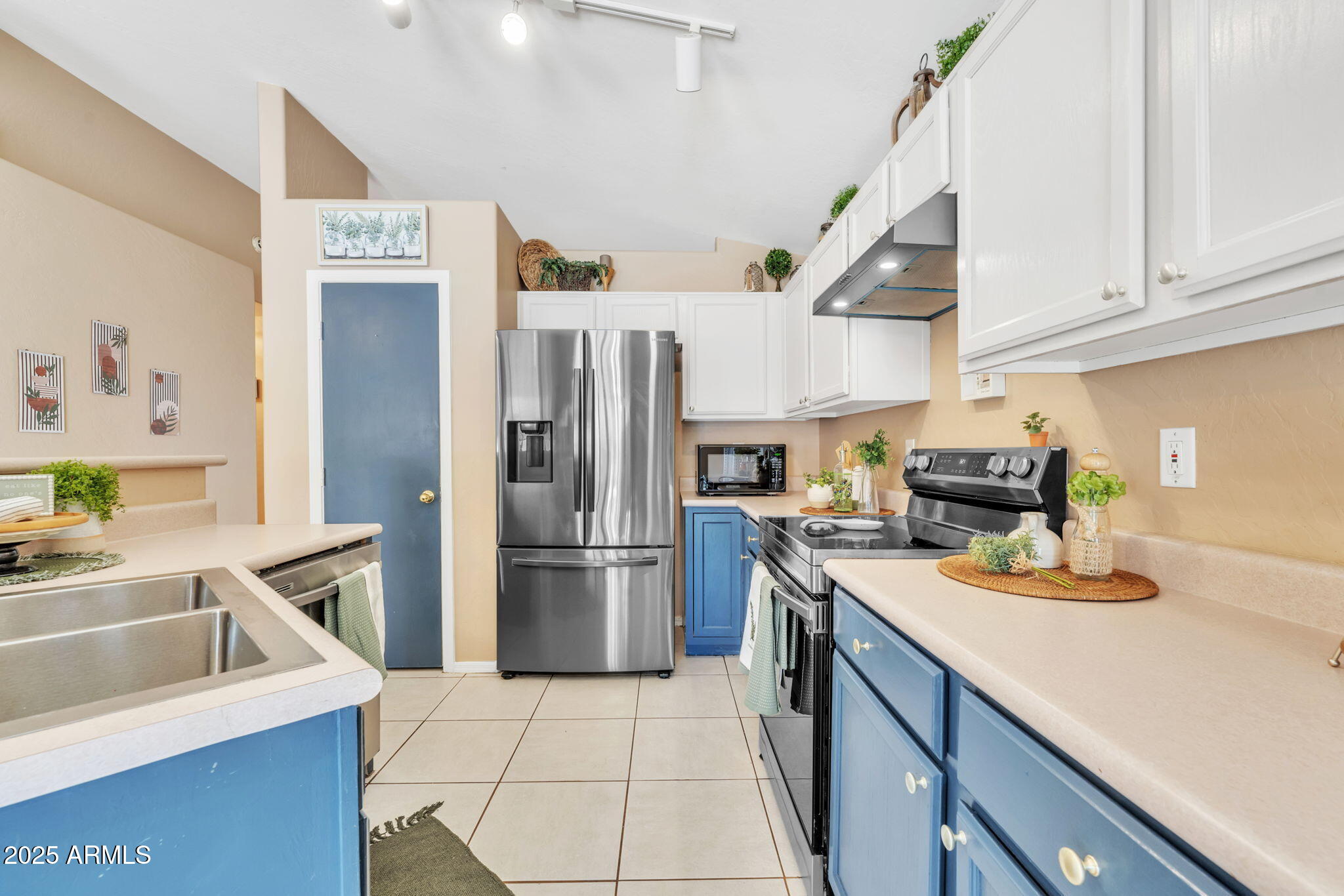 2019 E WAHALLA Lane