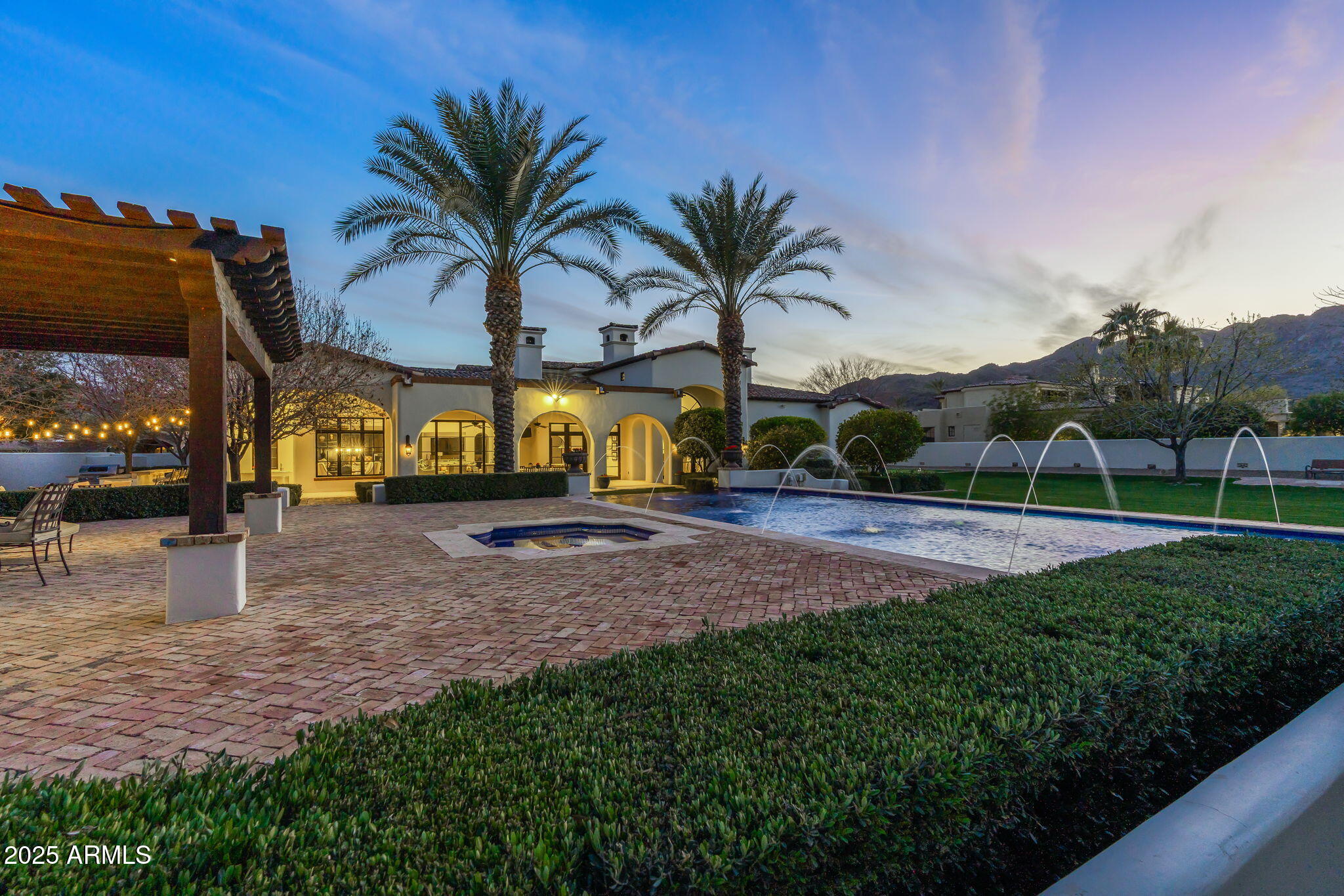5016 E BUTLER Drive